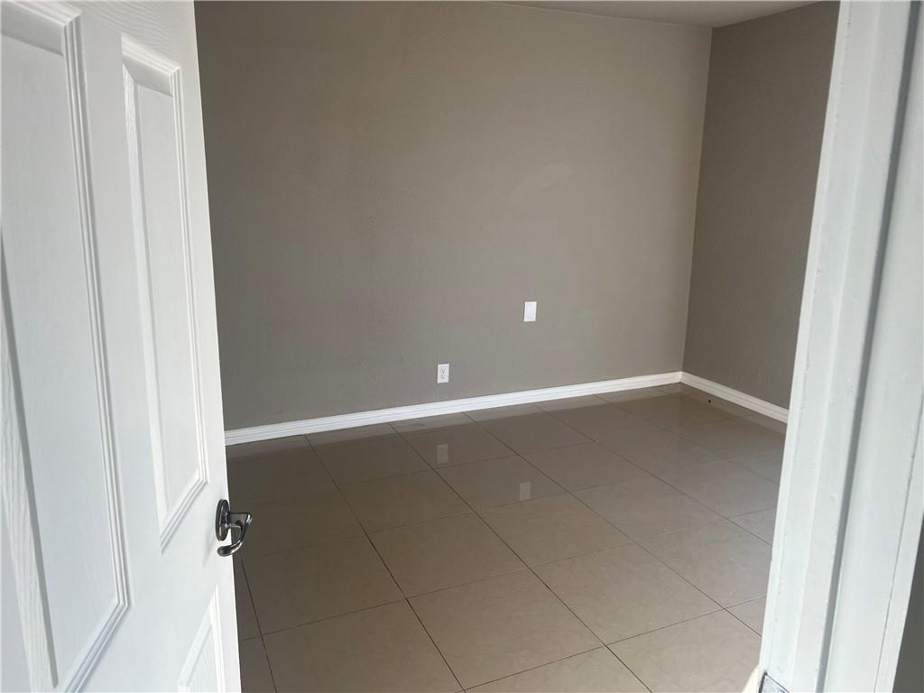 15504 Spring Hill LN, Pflugerville, TX 78660 photo 2