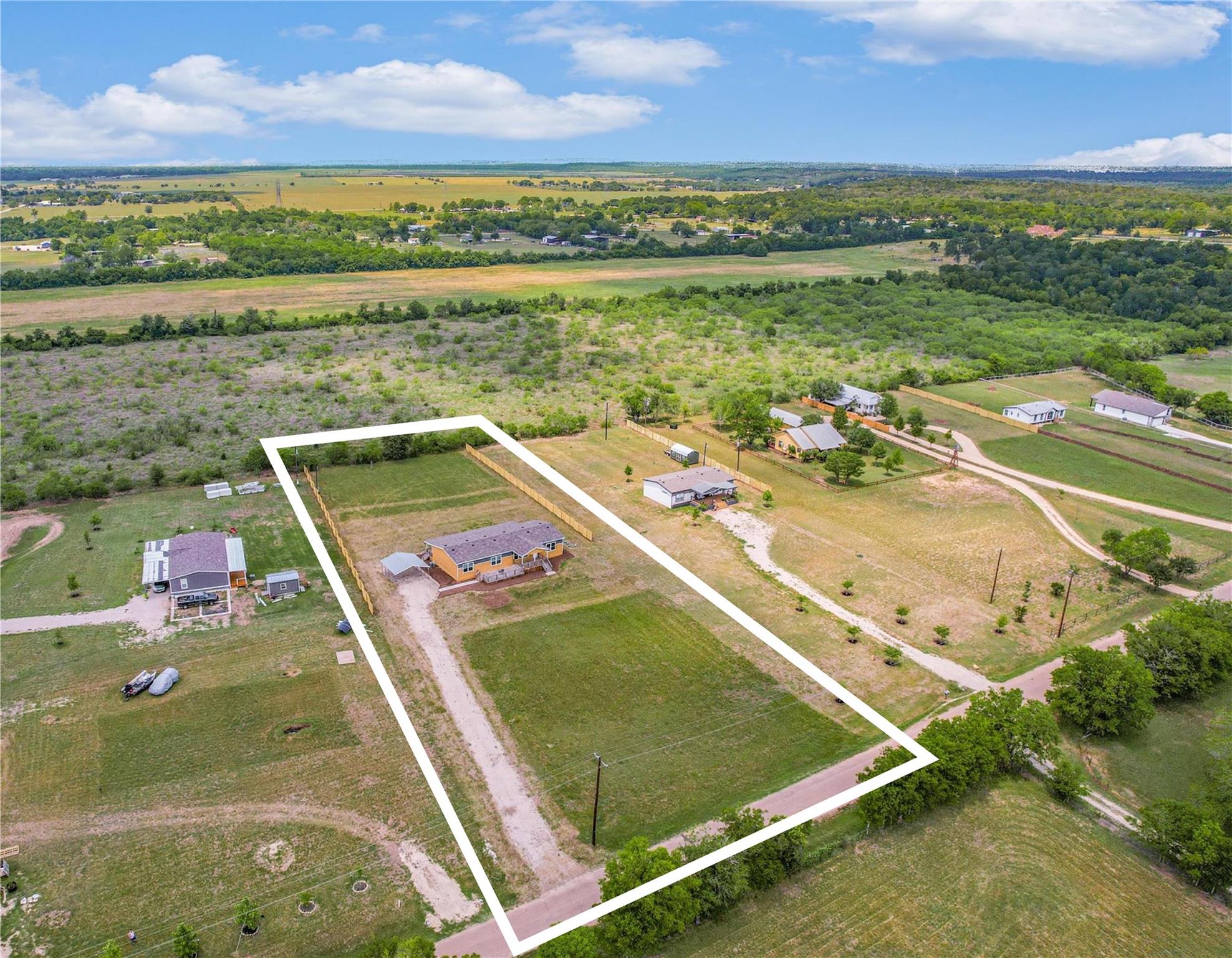 202 Lazy River LN, Elgin, TX 78621 photo 2