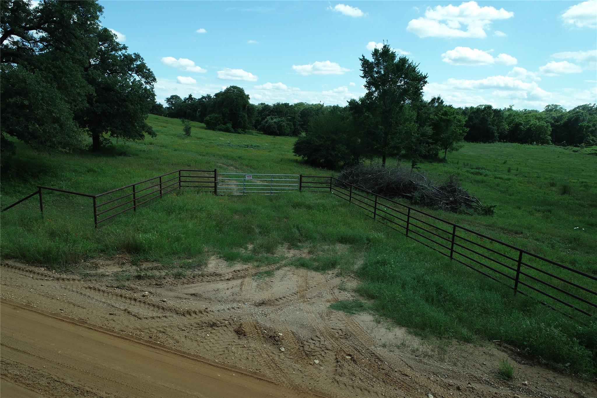 2055 CR 342 RD, Milano, TX 76556 photo 4