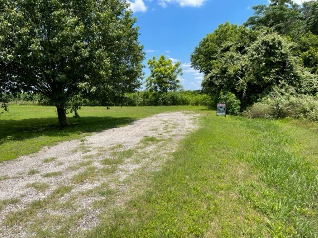 741 Muzny LN, La Grange, TX 78945 photo 2