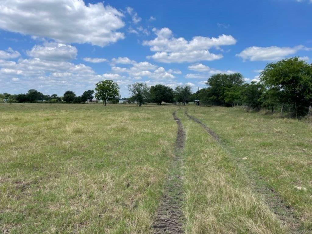 741 Muzny LN, La Grange, TX 78945 photo 3