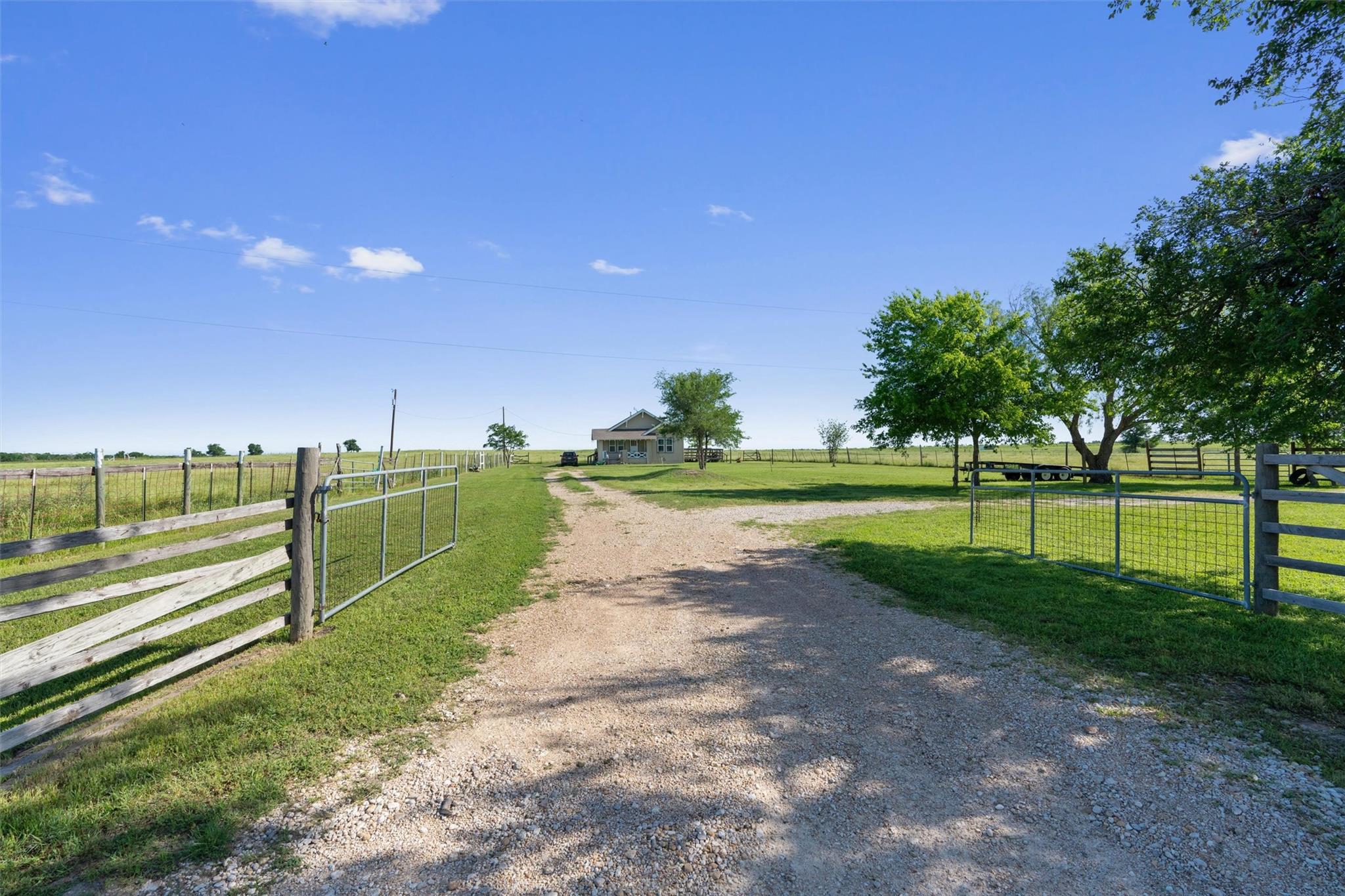 459 County Road 450, Thorndale, TX 76577 photo 3