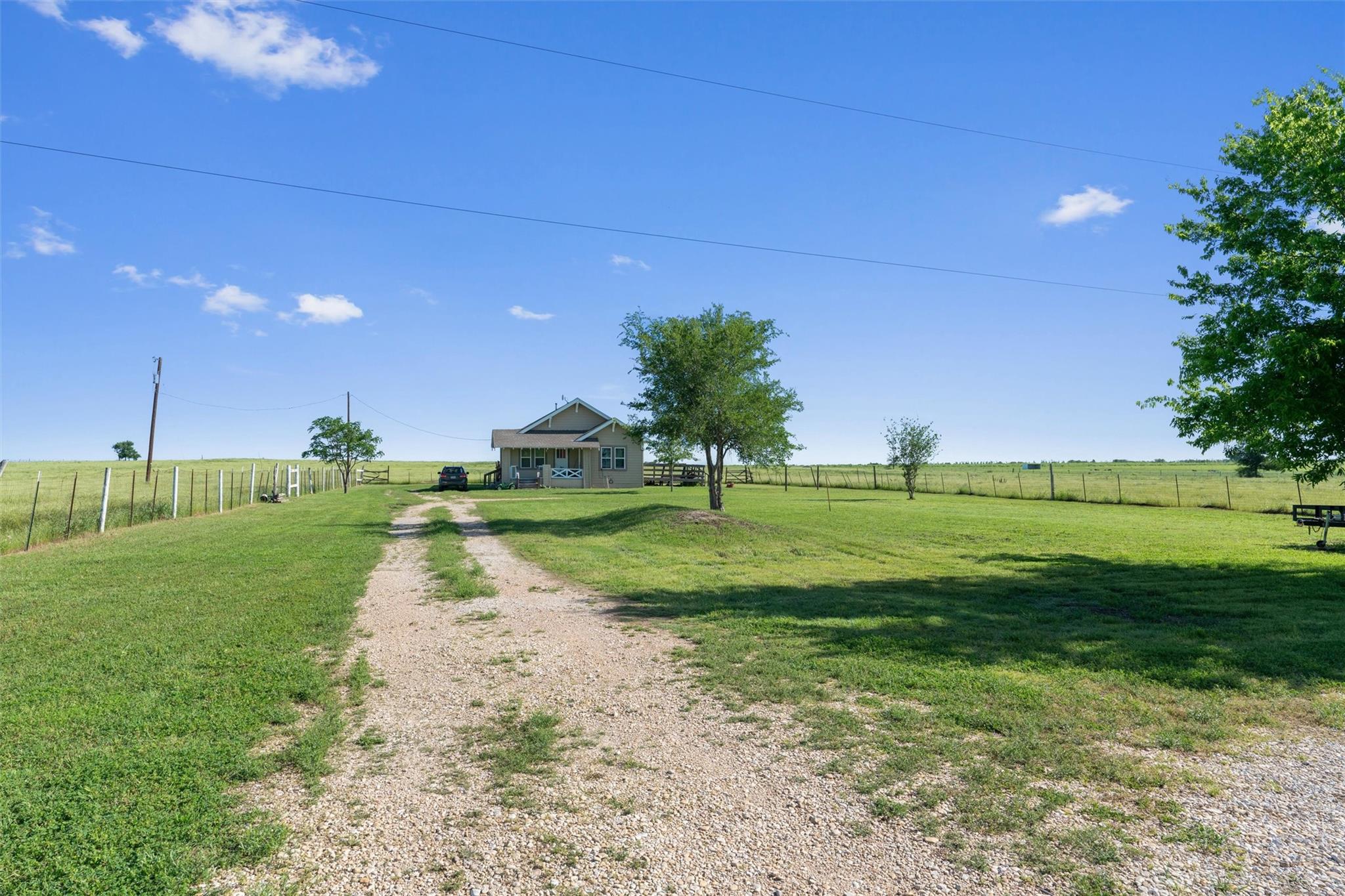 459 County Road 450, Thorndale, TX 76577 photo 4