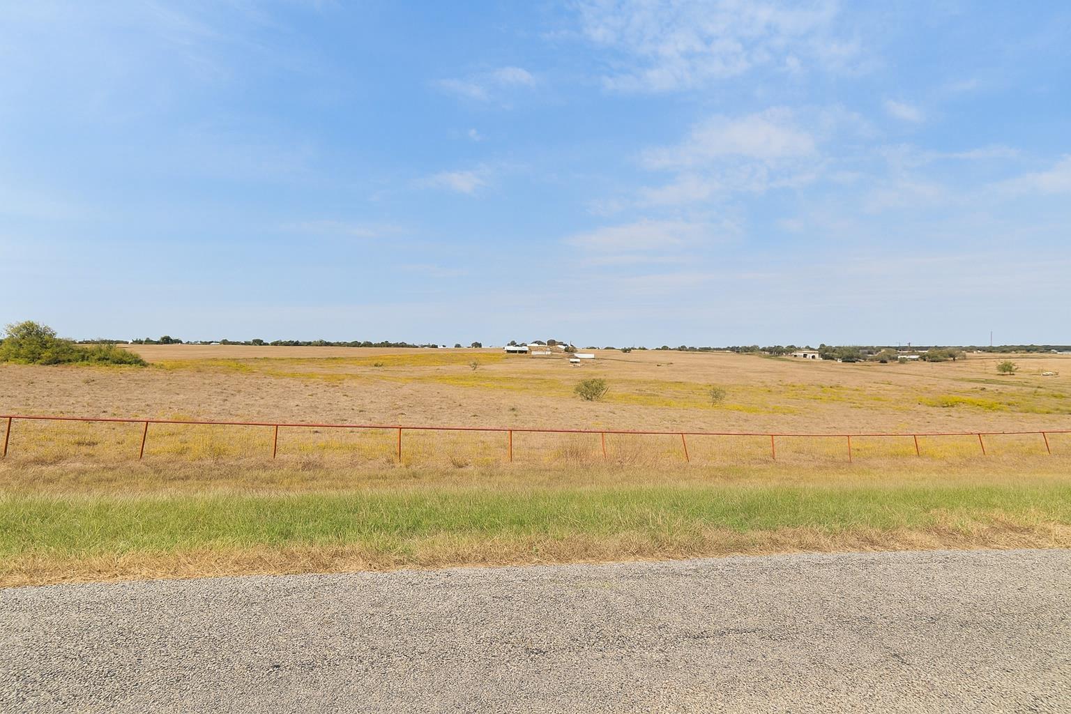 600 County Rd 405, Taylor, TX 76574 photo 2
