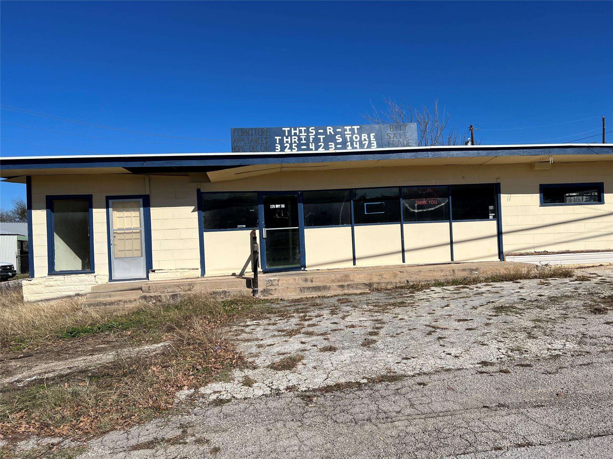 220 HWY 261, Kingsland, TX 78639 photo 2