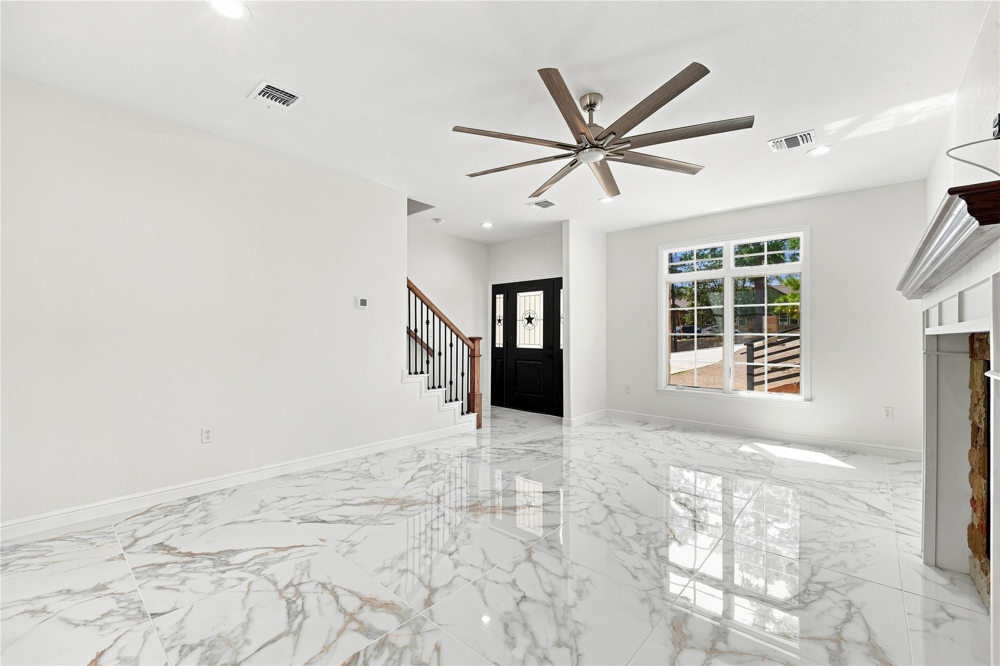 212 Makaha DR, Bastrop, TX 78602 photo 4