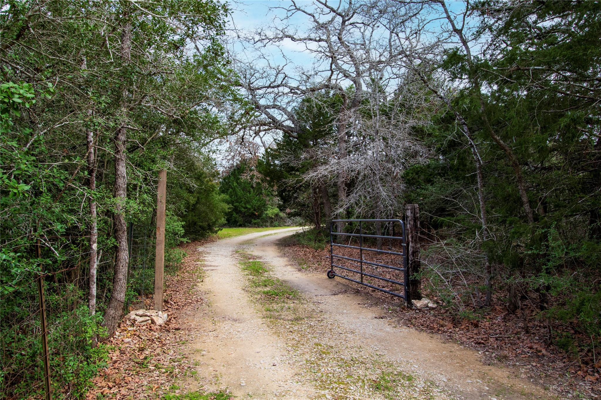 5100 Wood Duck DR, Flatonia, TX 78959 photo 3