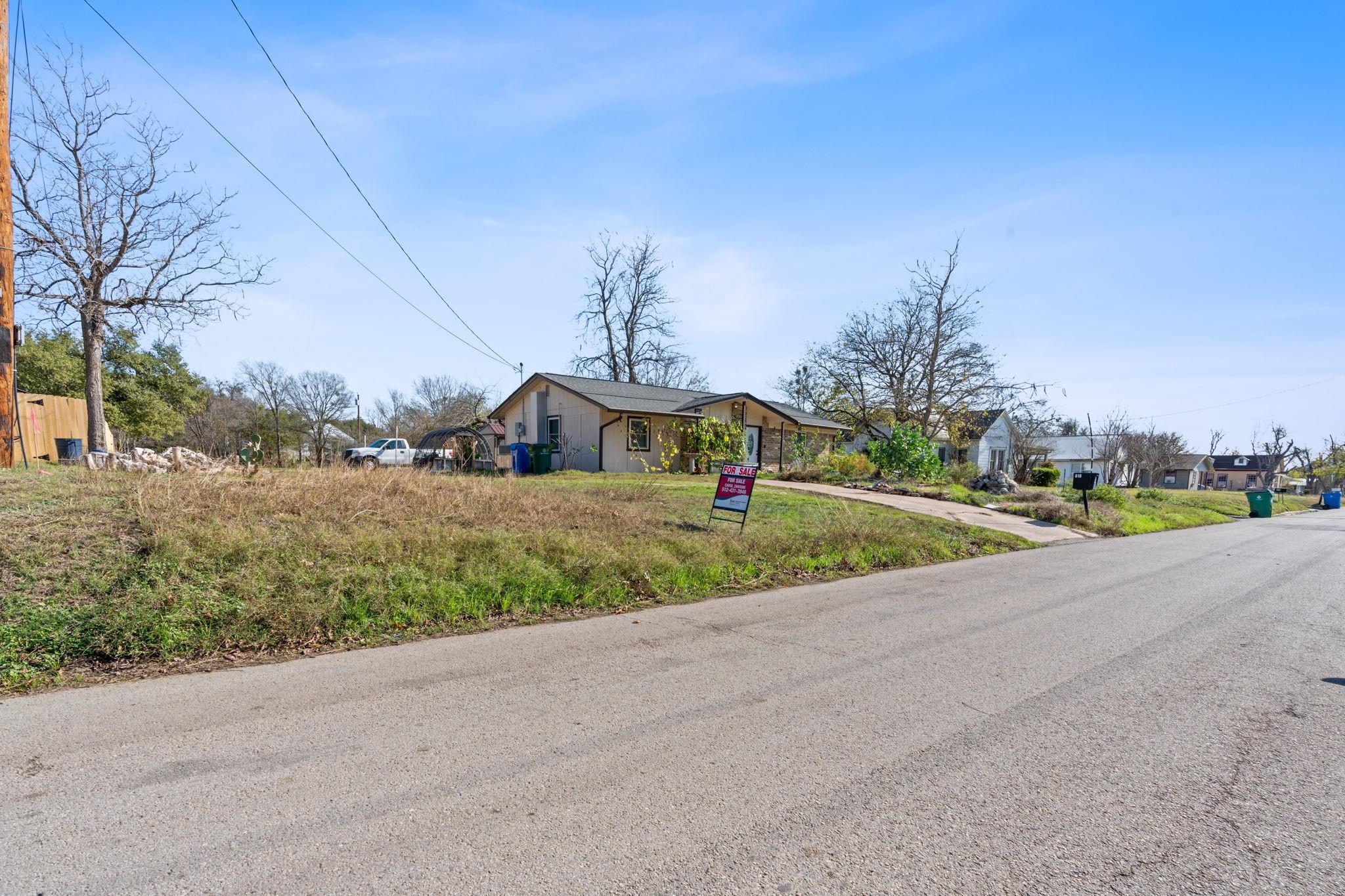 842 Kimbro ST, Taylor, TX 76574 photo 5