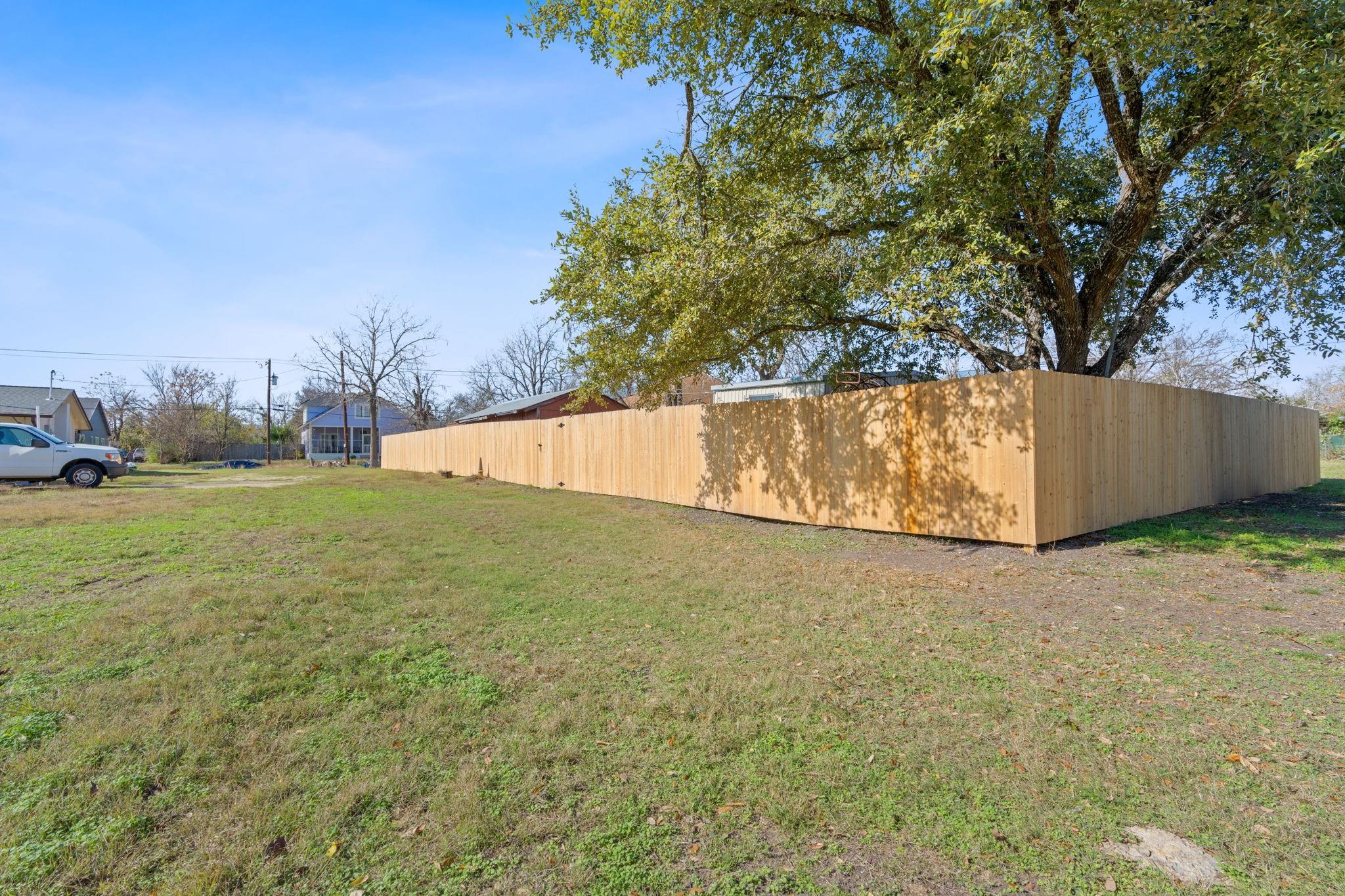 842 Kimbro ST, Taylor, TX 76574 photo 4
