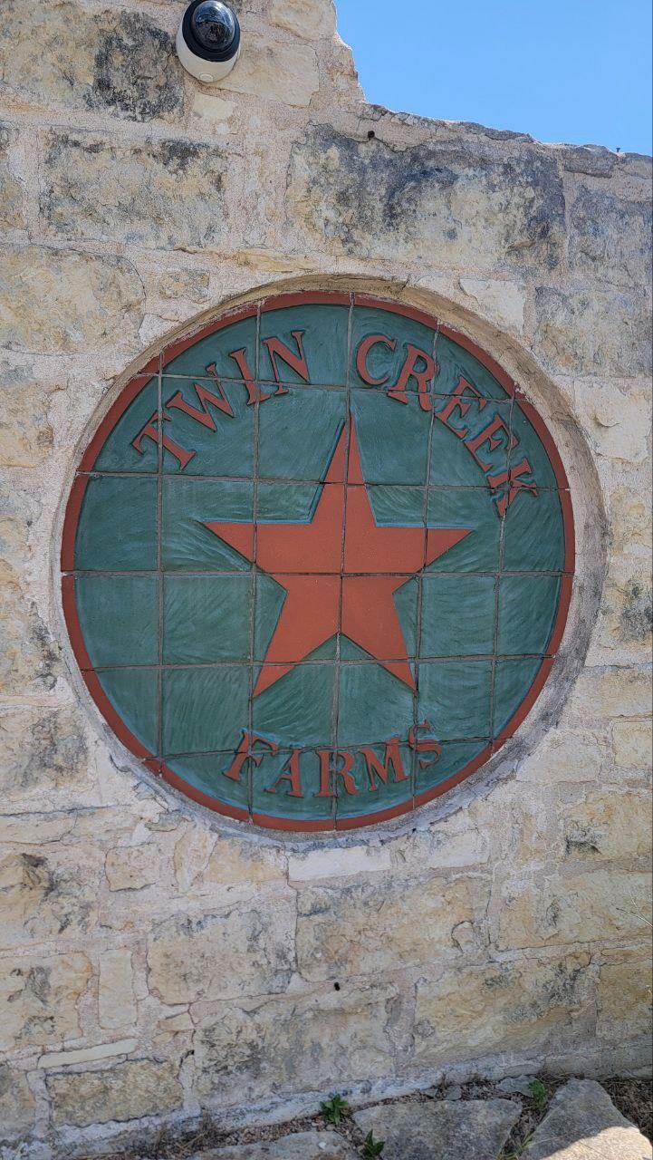 100 Twin Creekview LN, Georgetown, TX 78626 photo 4