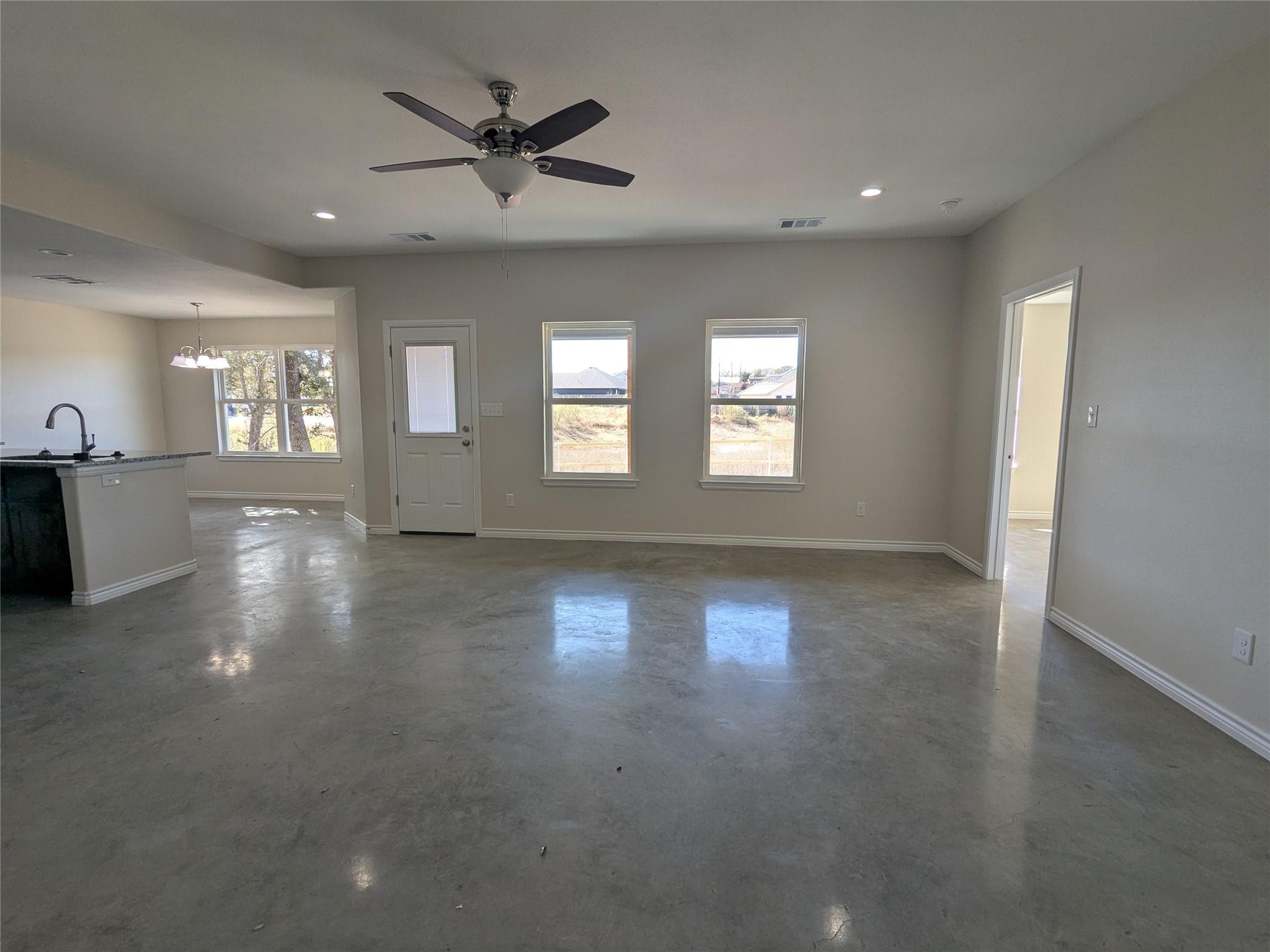 1023 Fieldstone DR, Lampasas, TX 76550 photo 2