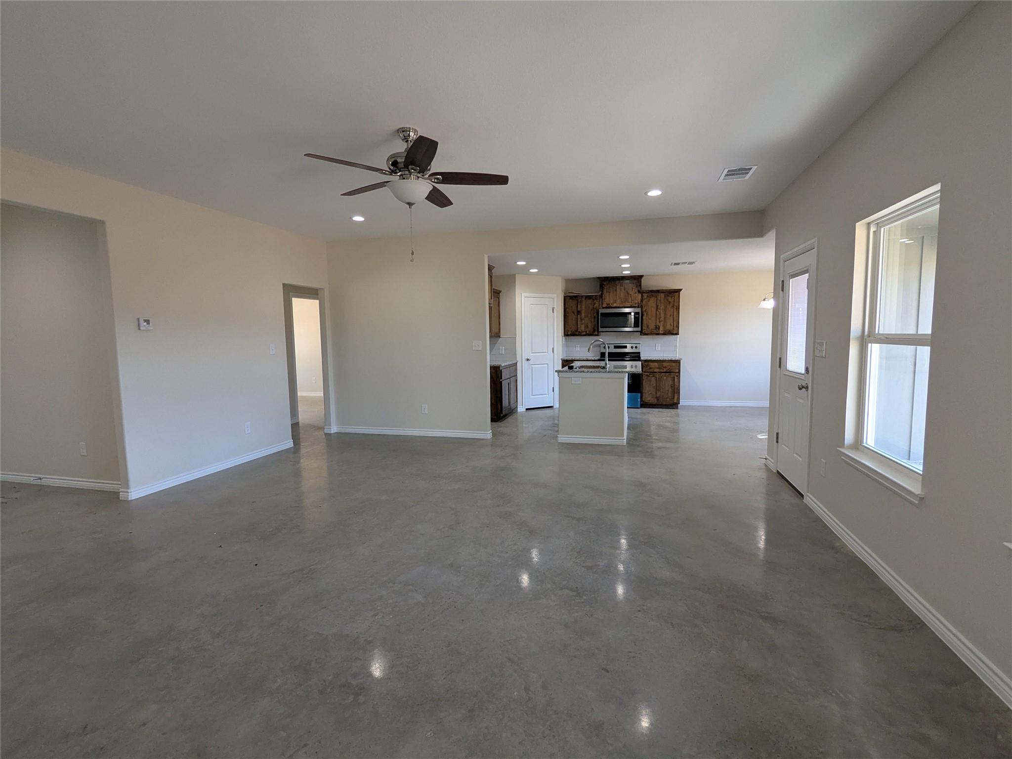 1023 Fieldstone DR, Lampasas, TX 76550 photo 4