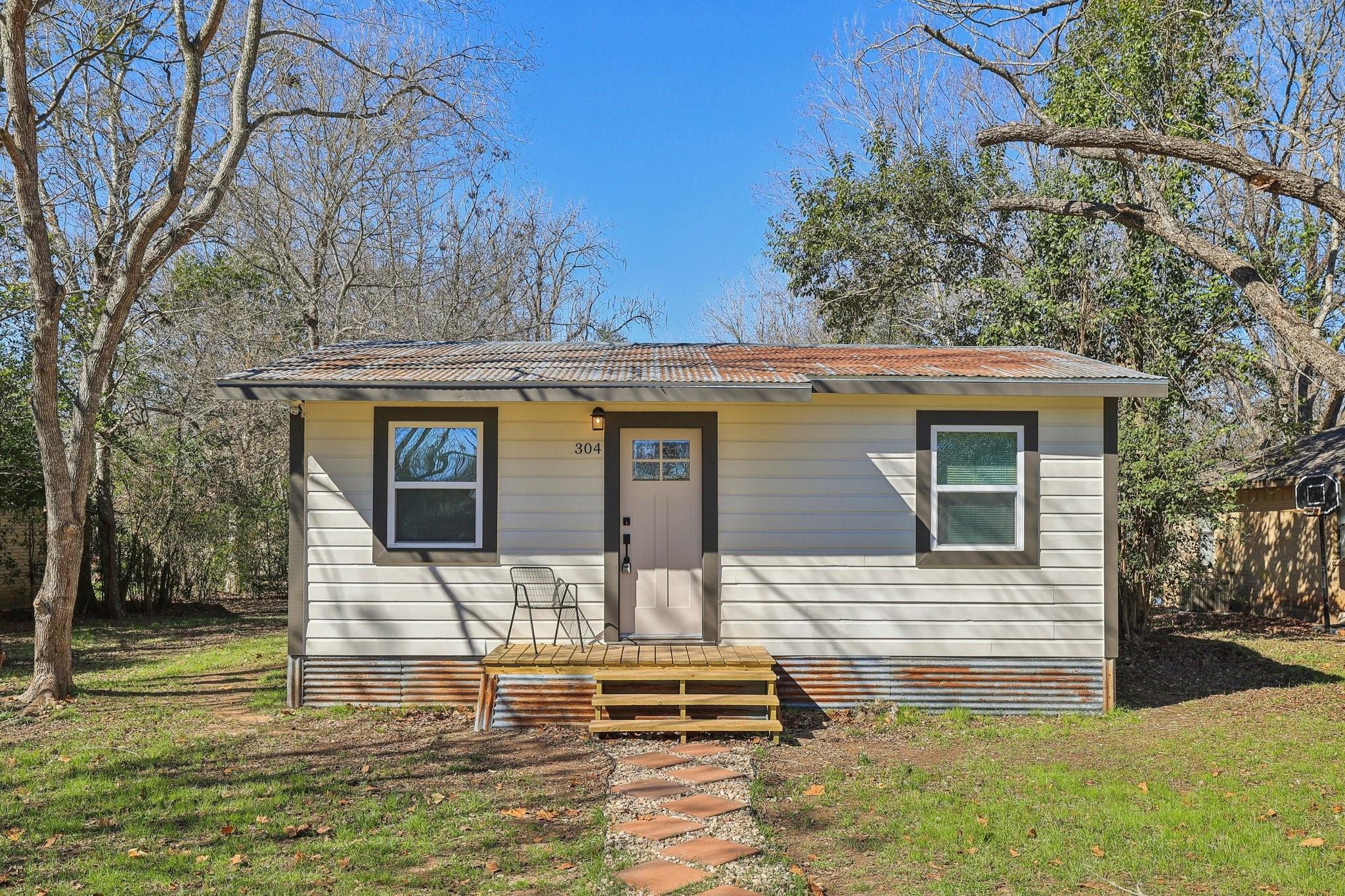 304 Harris ST, Smithville, TX 78957 photo 5
