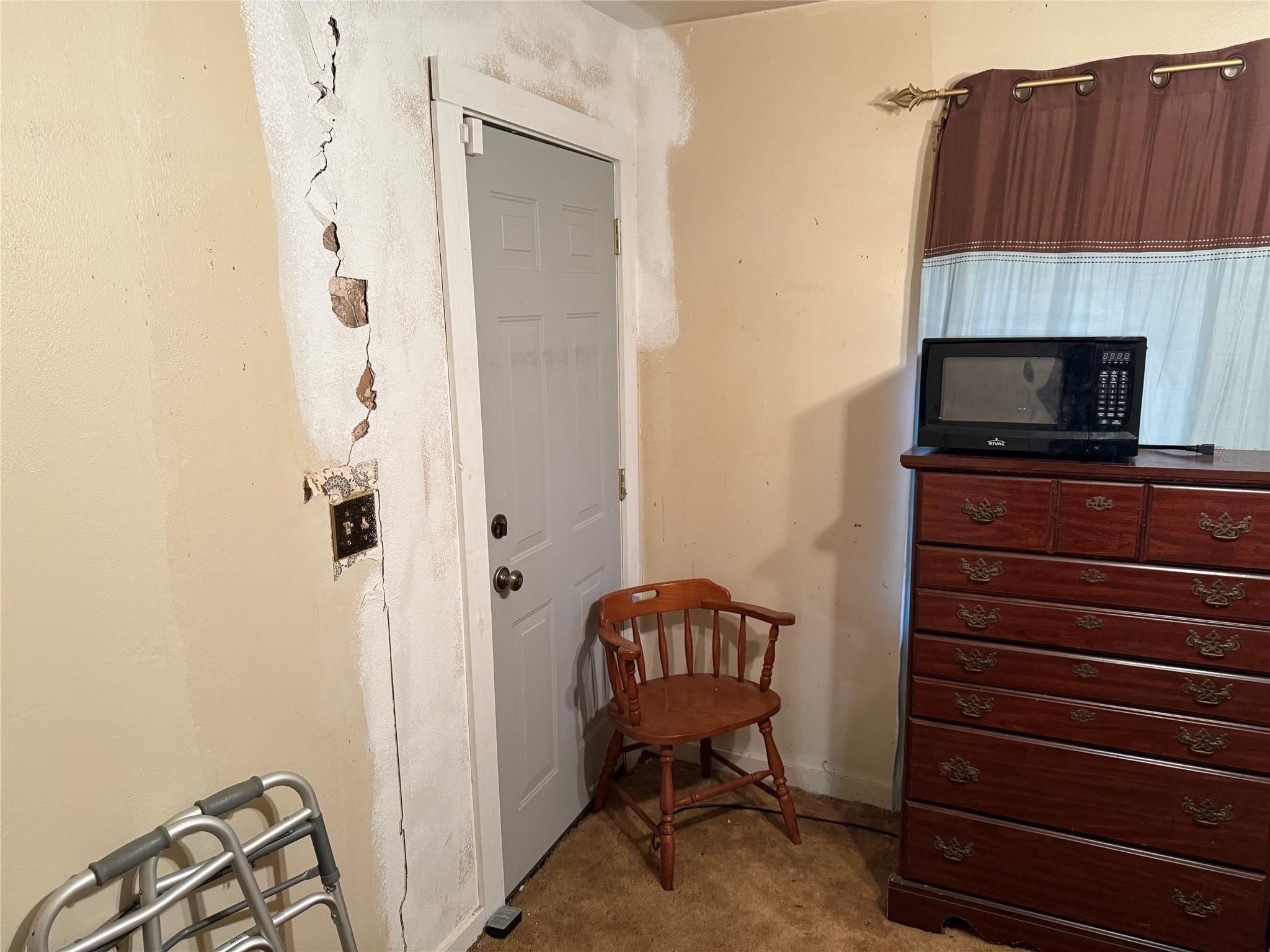 823 Ellis ST, Giddings, TX 78942 photo 5