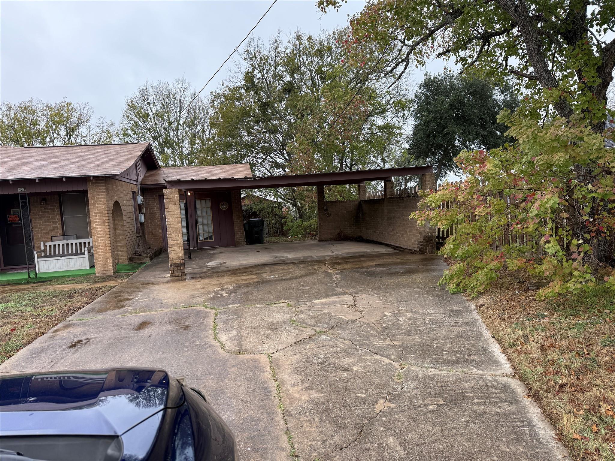 823 Ellis ST, Giddings, TX 78942 photo 4