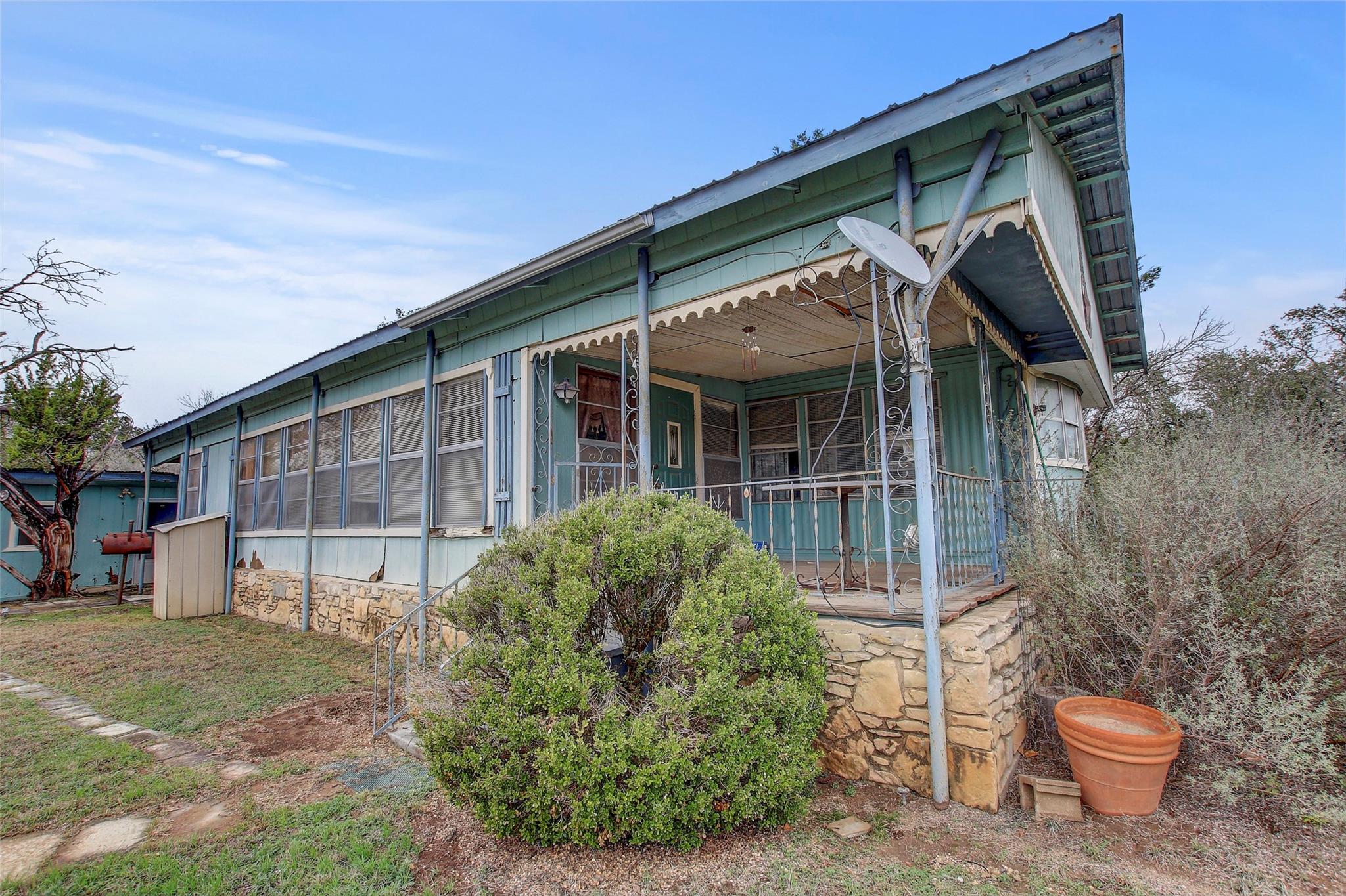205 Singleton DR, Spicewood, TX 78669 photo 3