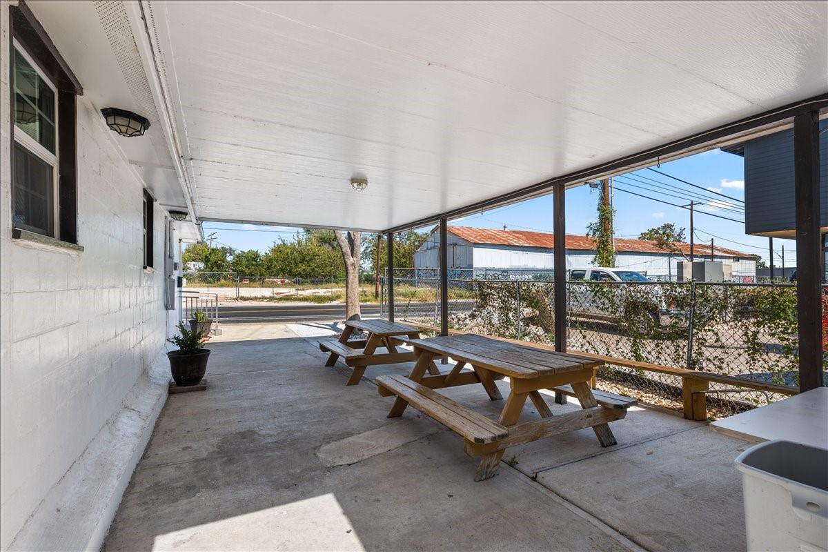 2607 5th ST, Austin, TX 78702 photo 5