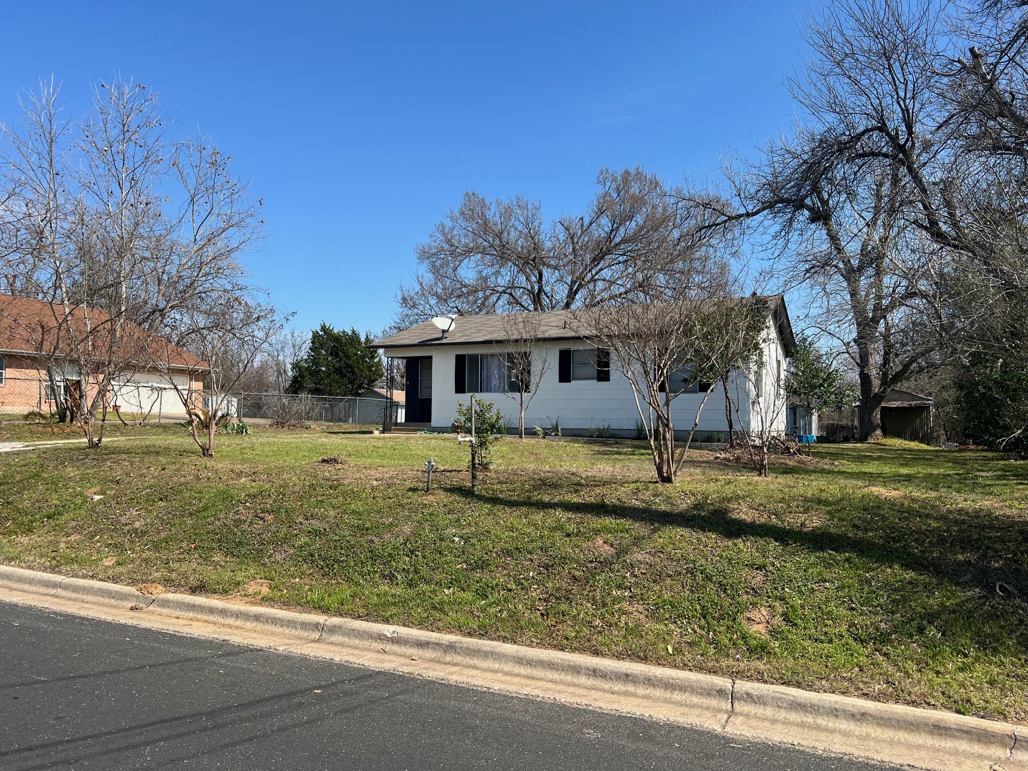 519 Martin Luther King Jr BLVD, Elgin, TX 78621 photo 4