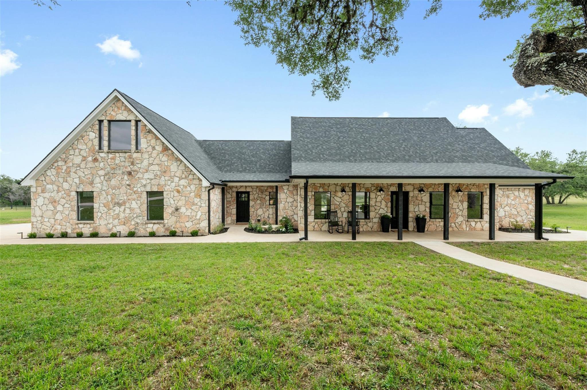 333 Stallion LN, Dripping Springs, TX 78620 photo 2