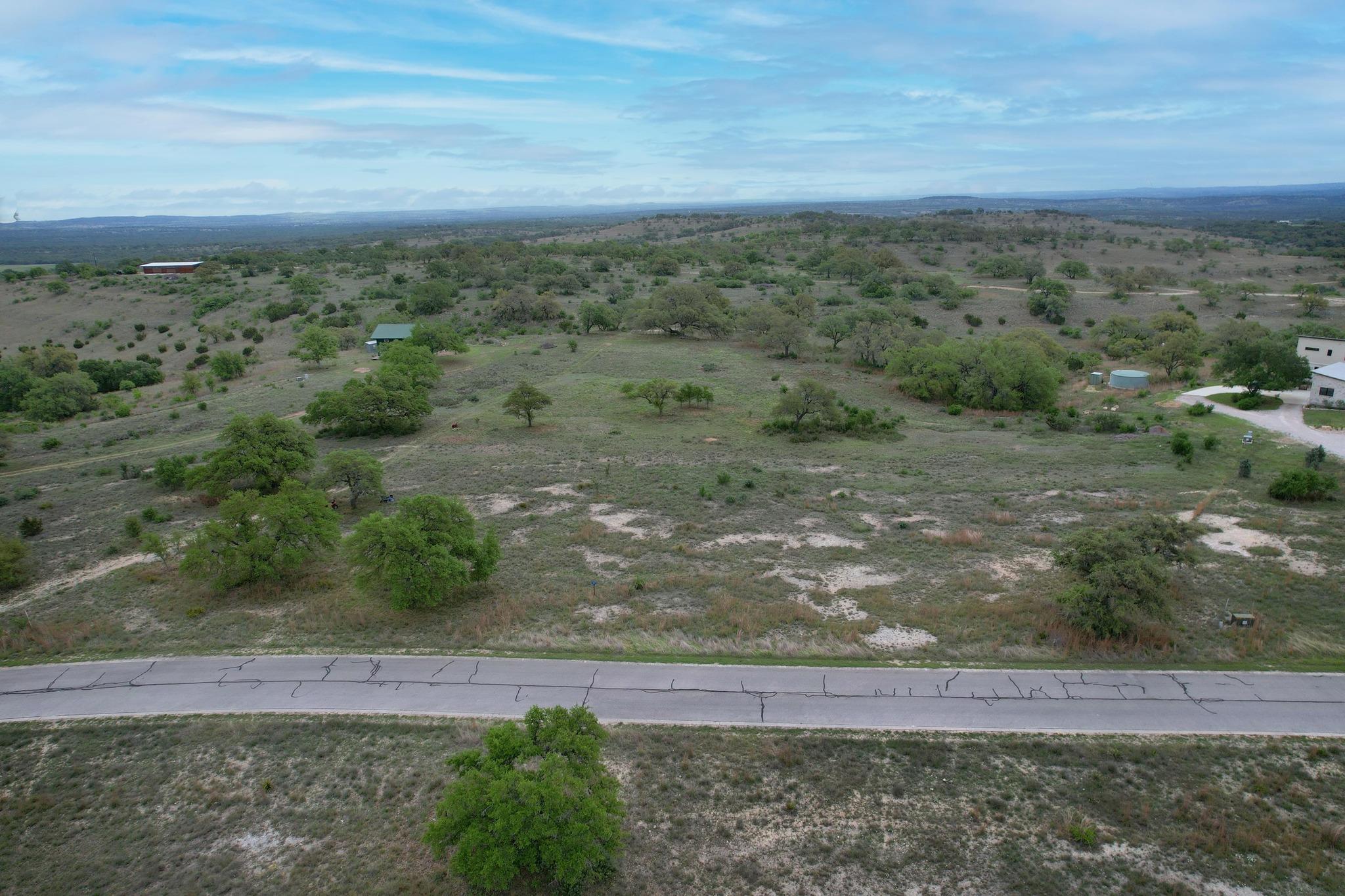 195 Cypress View DR, Johnson City, TX 78636 photo 2