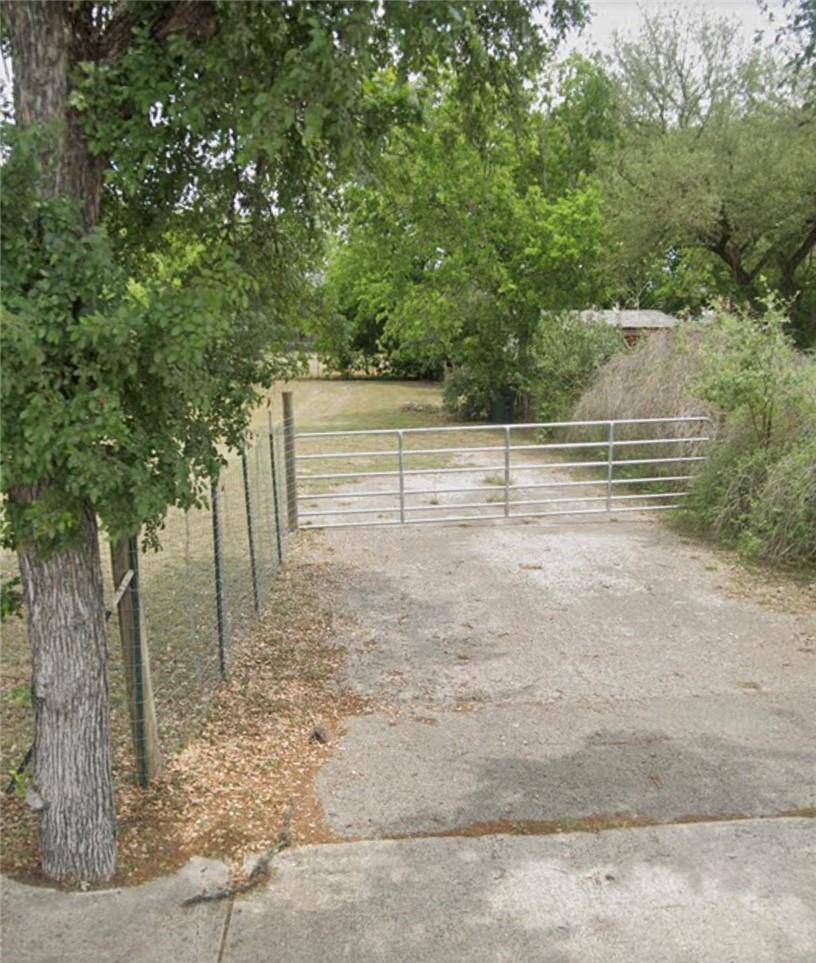 709 Uhland RD, San Marcos, TX 78666 photo 2