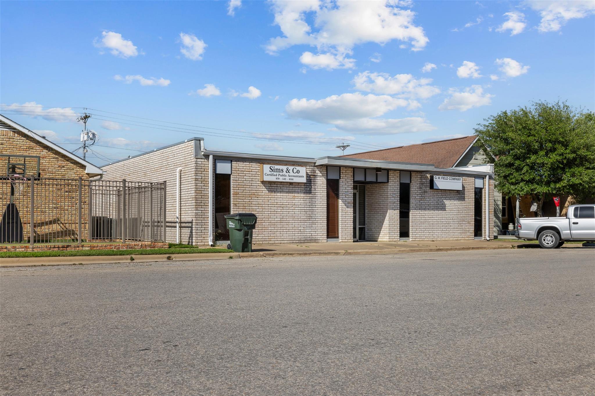 251 Hempstead ST, Giddings, TX 78942 photo 3