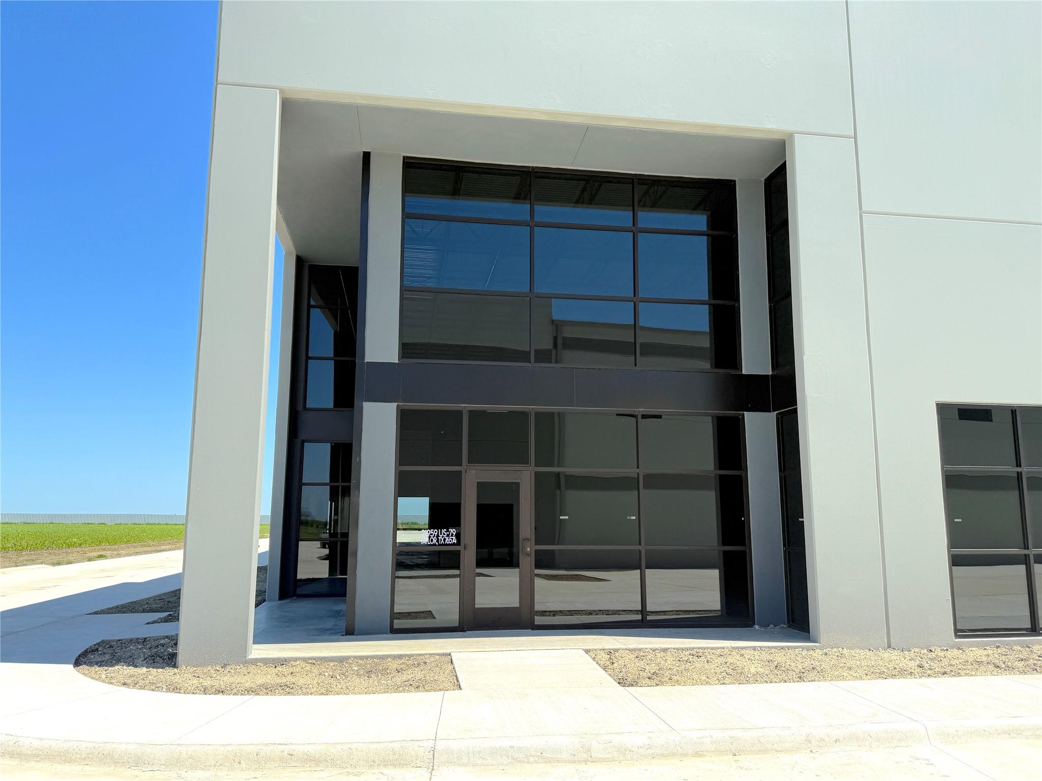 21959 US-79 Highway #200, Taylor, TX 76574 photo 2