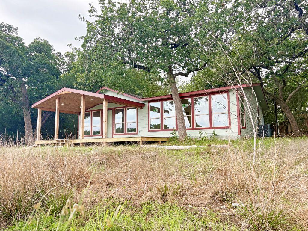 106 Caddo, Smithville, TX 78957 photo 2