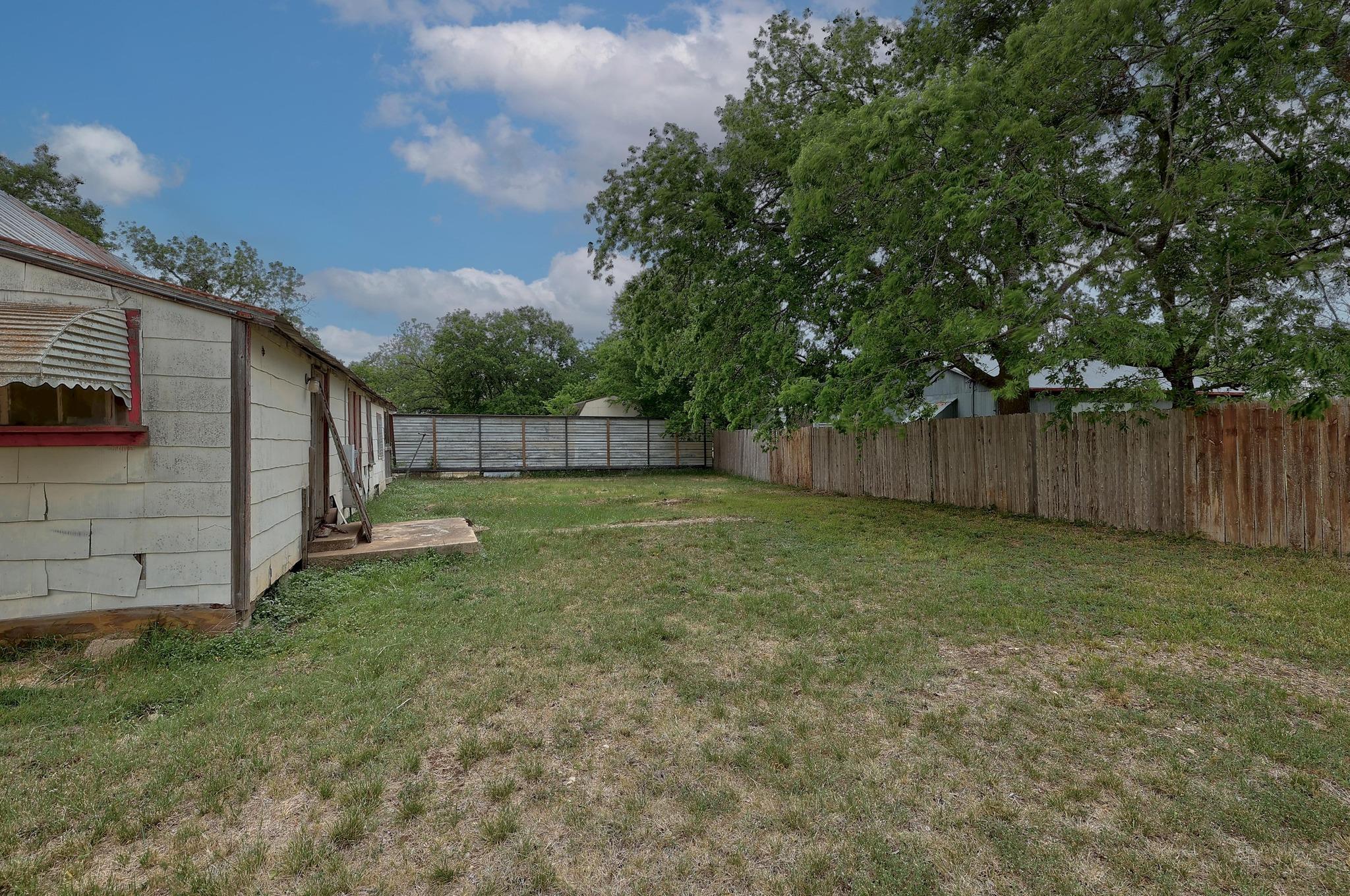 205 Fallwell ST, Liberty Hill, TX 78642 photo 3