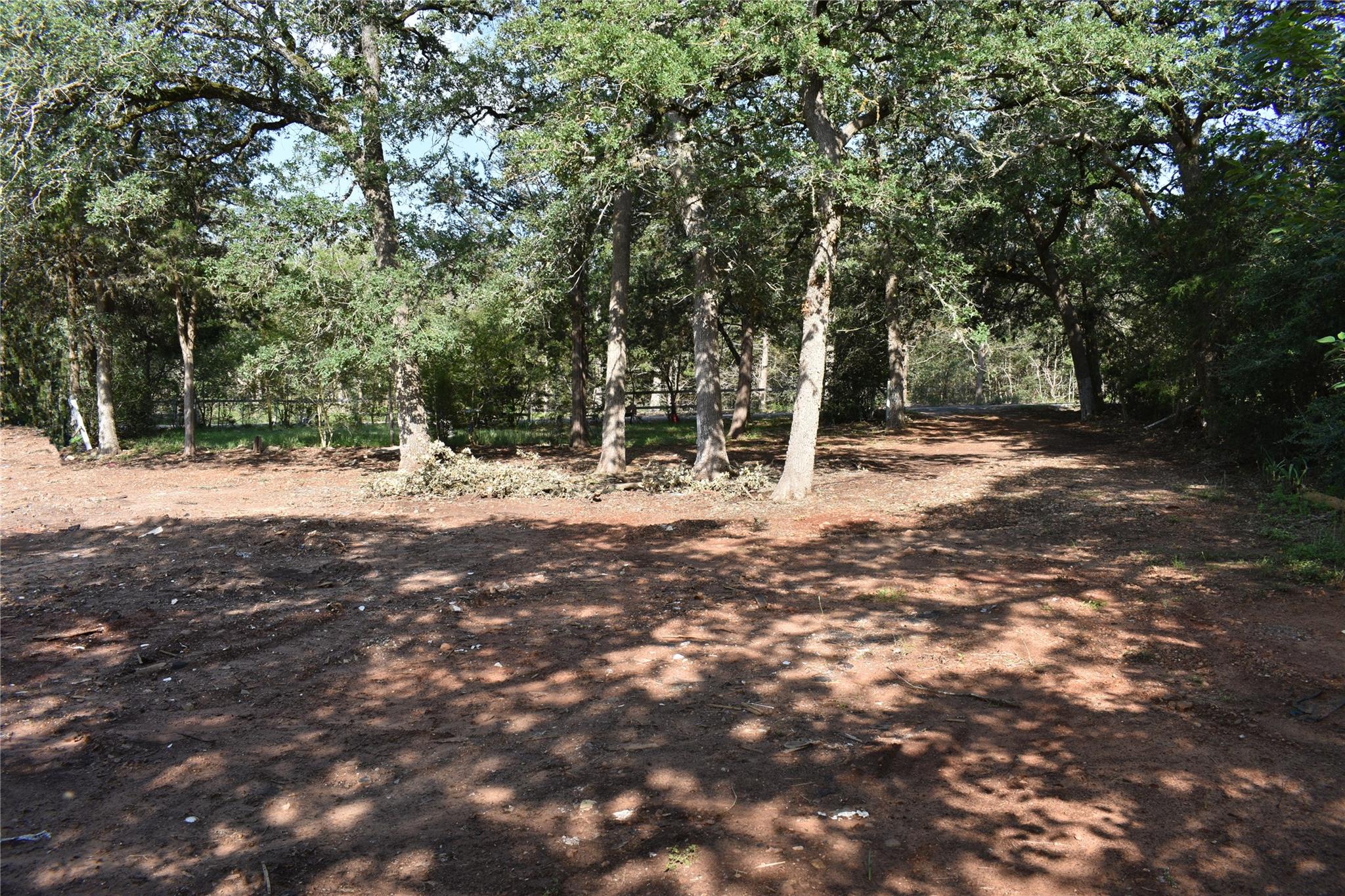 276 Arrowhead DR, Smithville, TX 78957 photo 3