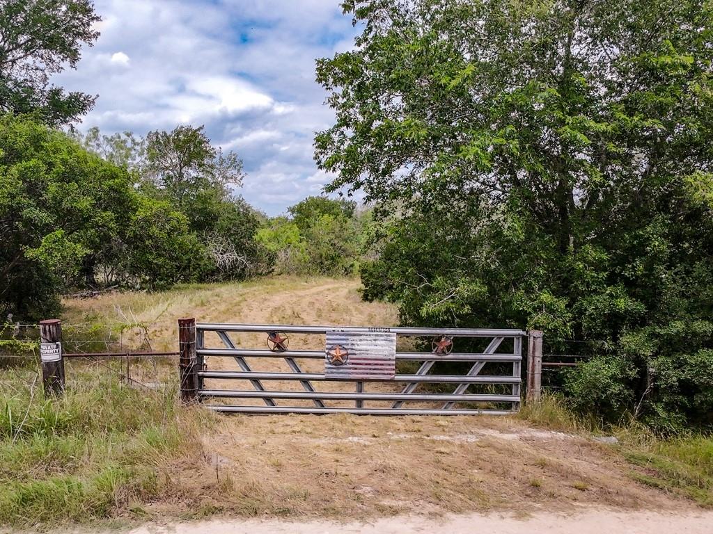 502 Robertson RD, Smiley, TX 78159 photo 2