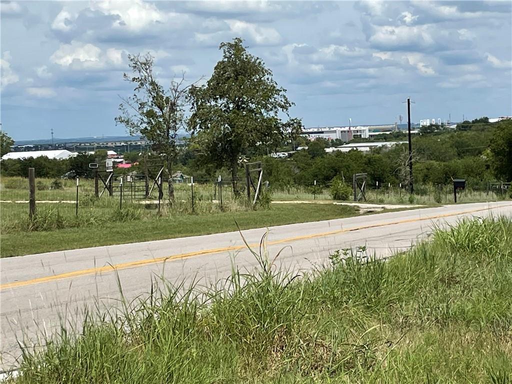 9025 Burklund Farms RD, Del Valle, TX 78617 photo 2
