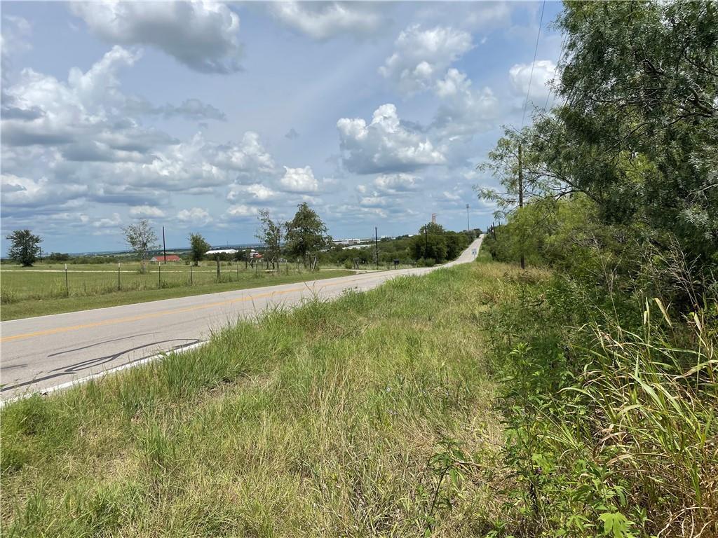 9025 Burklund Farms RD, Del Valle, TX 78617 photo 5
