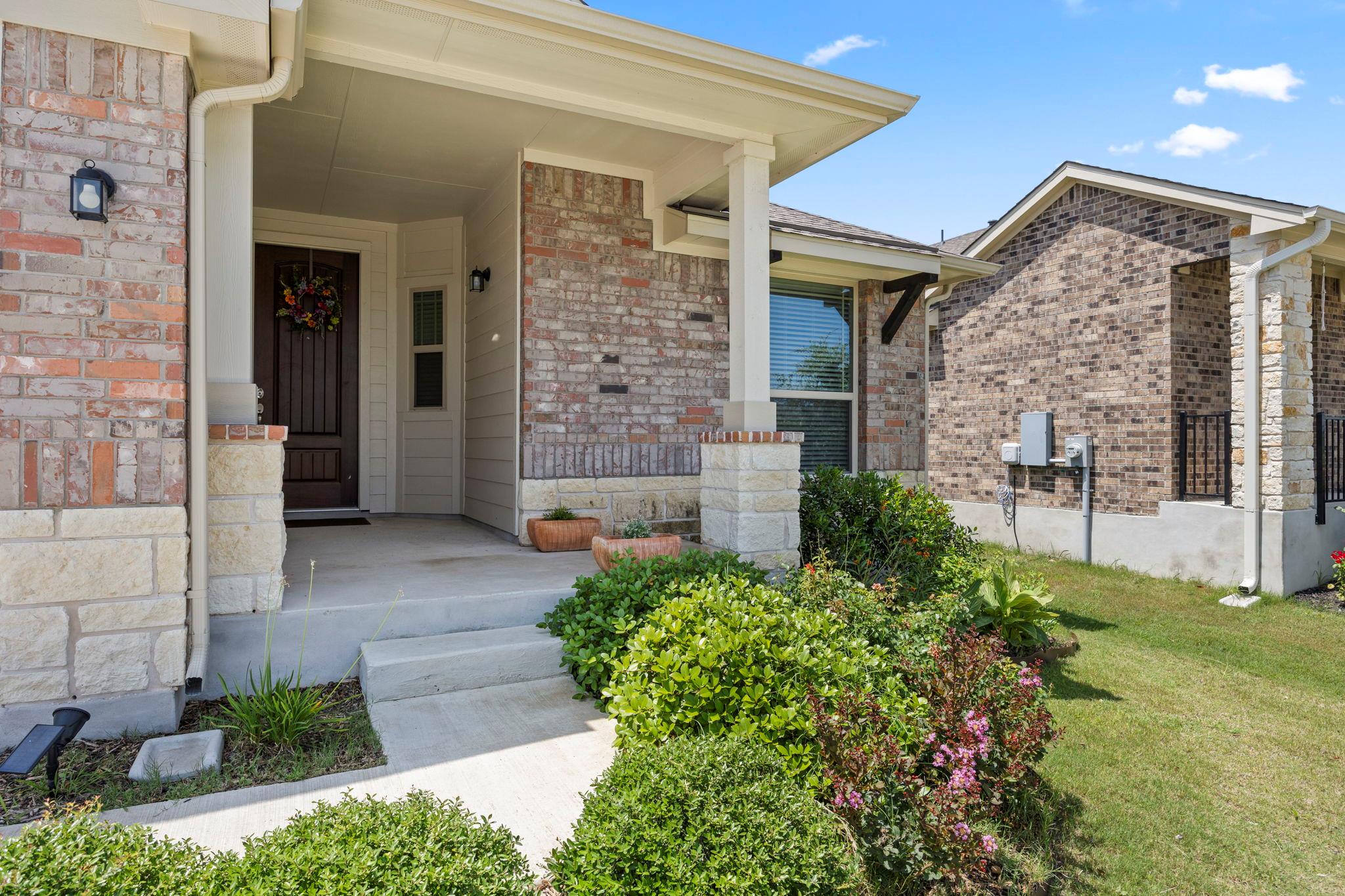 532 Elm Green ST, Hutto, TX 78634 photo 2