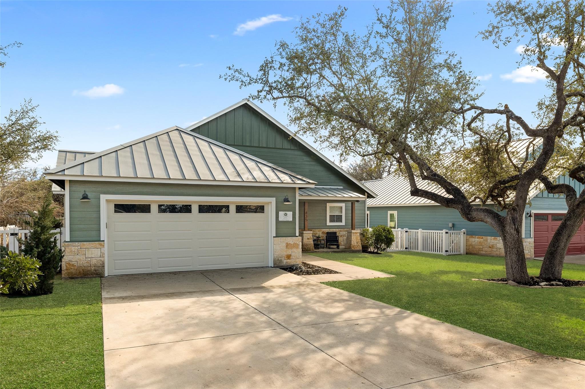 435 Hays ST, Dripping Springs, TX 78620 photo 2