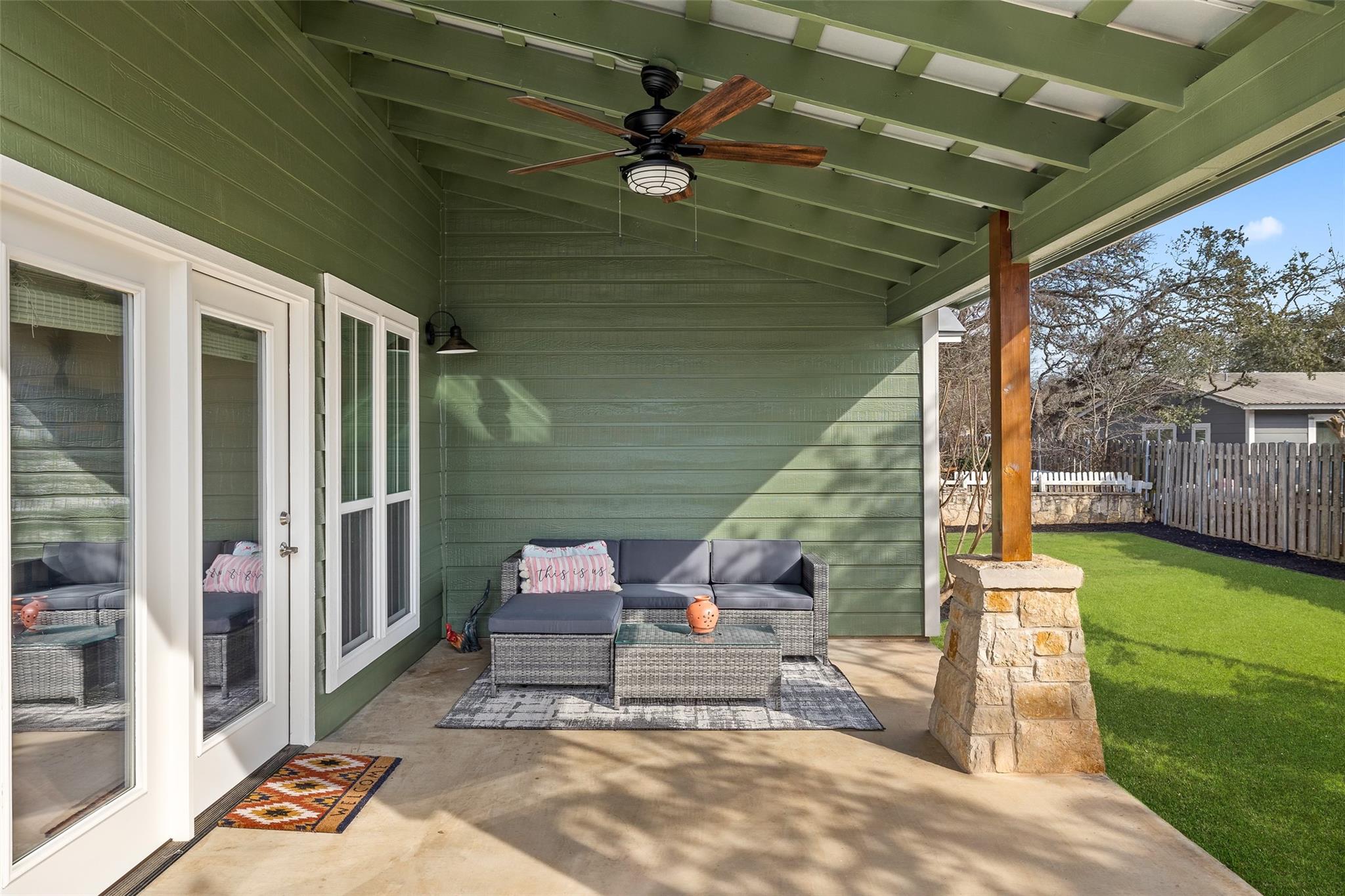 435 Hays ST, Dripping Springs, TX 78620 photo 3