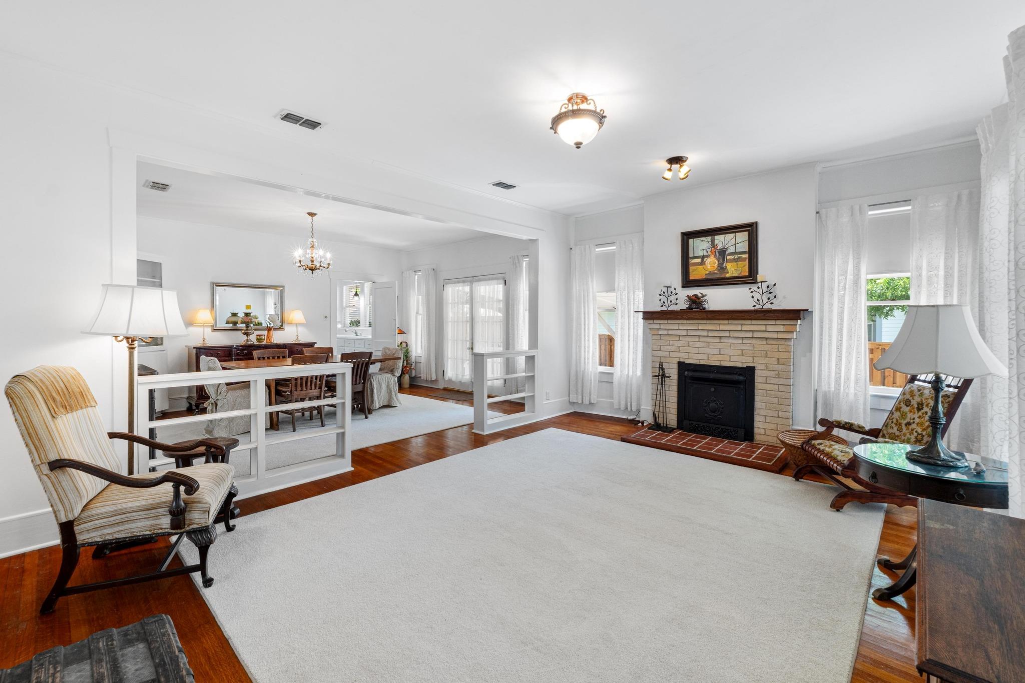 810 University Ave, Georgetown, TX 78626 photo 4