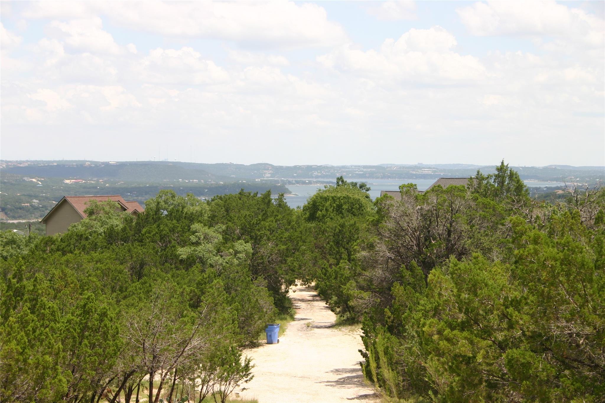 8403 Rock Cliff DR, Jonestown, TX 78645 photo 2