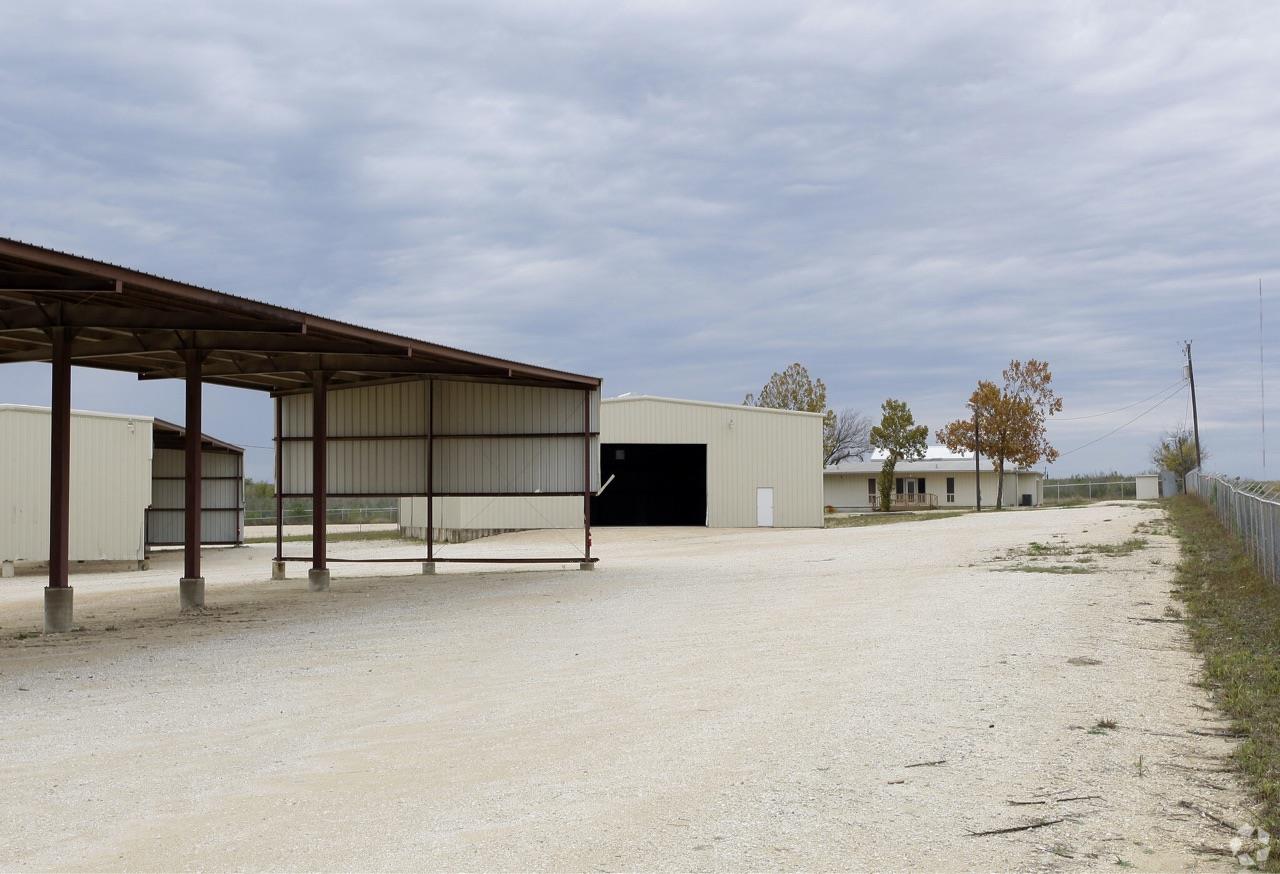 2270 Loop 4, Buda, TX 78610 photo 3
