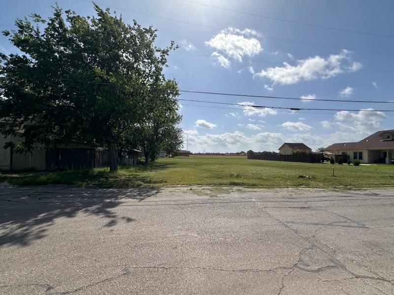 1200 Torres ST, Lockhart, TX 78644 photo 2