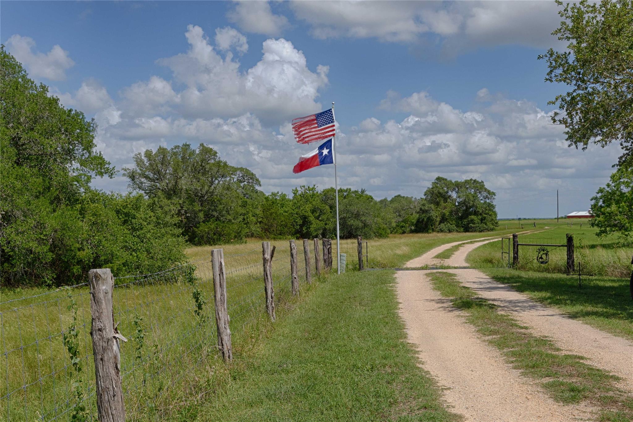 900 Schulze RD, Schulenburg, TX 78949 photo 3