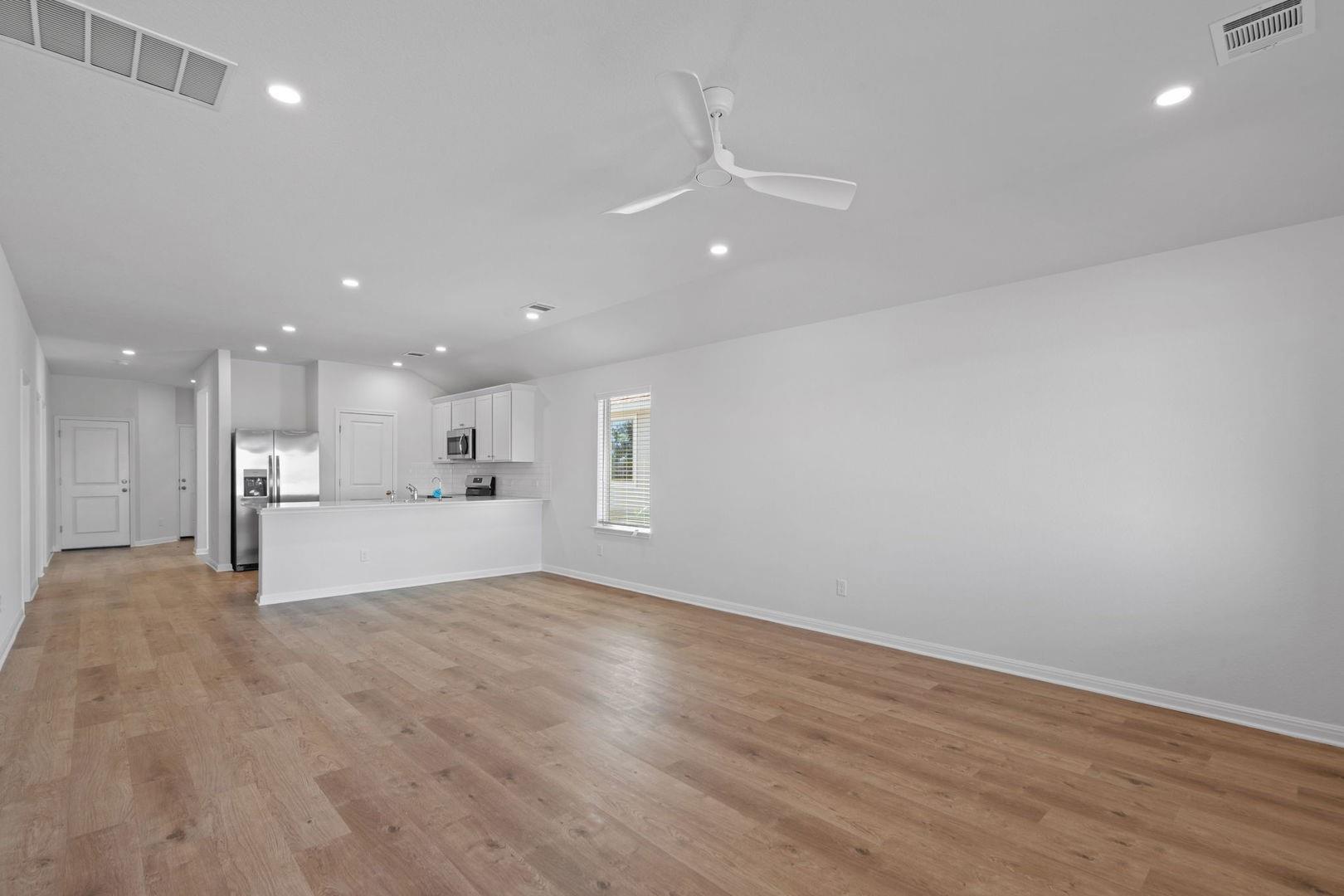 133 Hatari TRL, Jarrell, TX 76537 photo 3