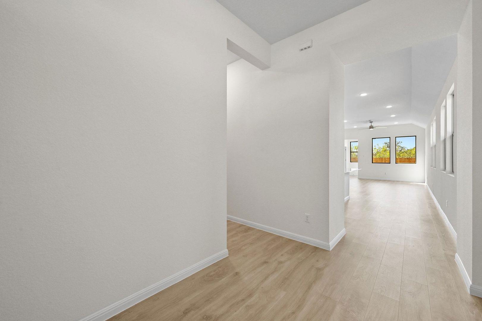 270 Bendecido LOOP, Elgin, TX 78621 photo 4