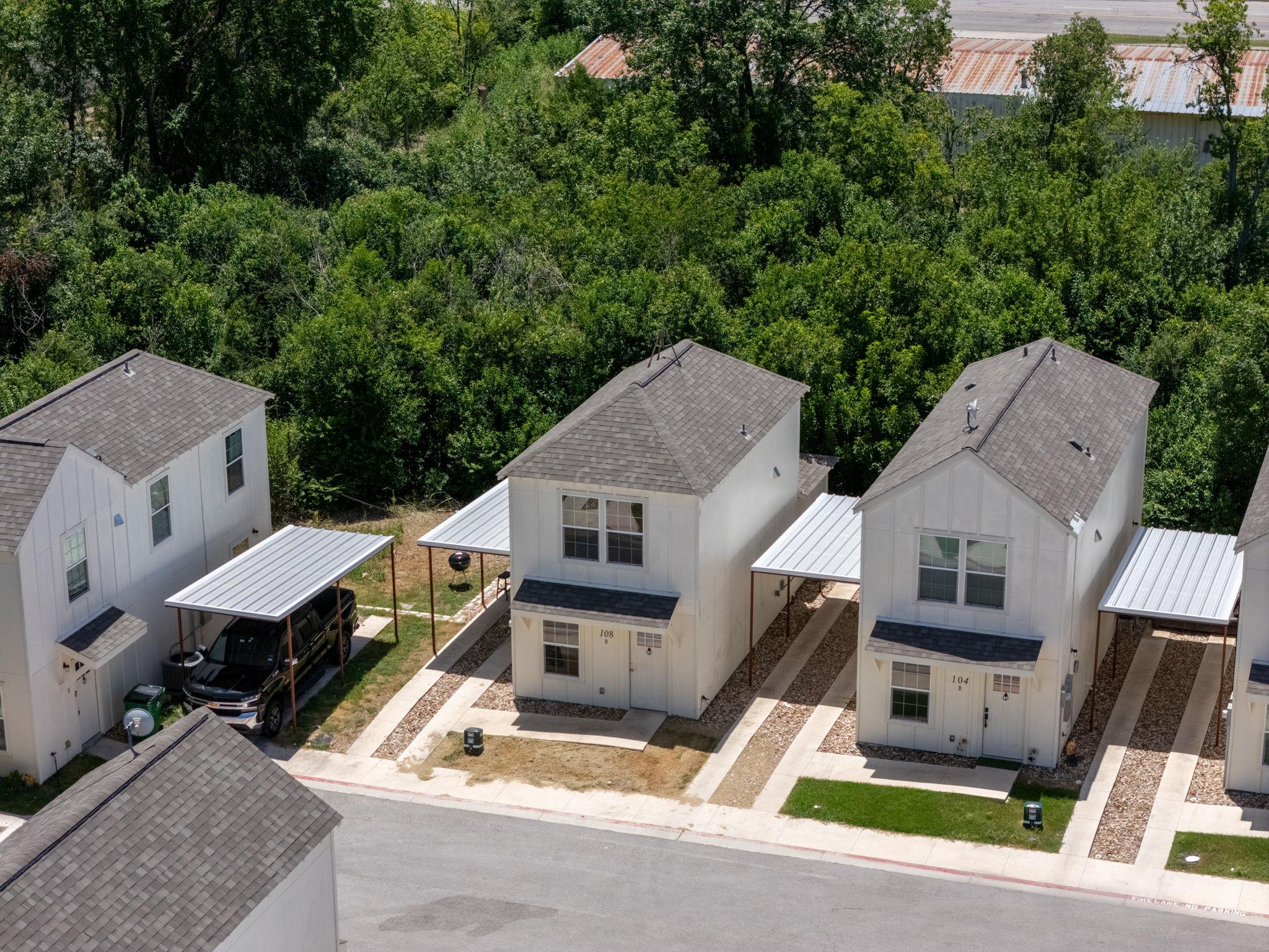 230 Debus DR #108 B, Taylor, TX 76574 photo 4