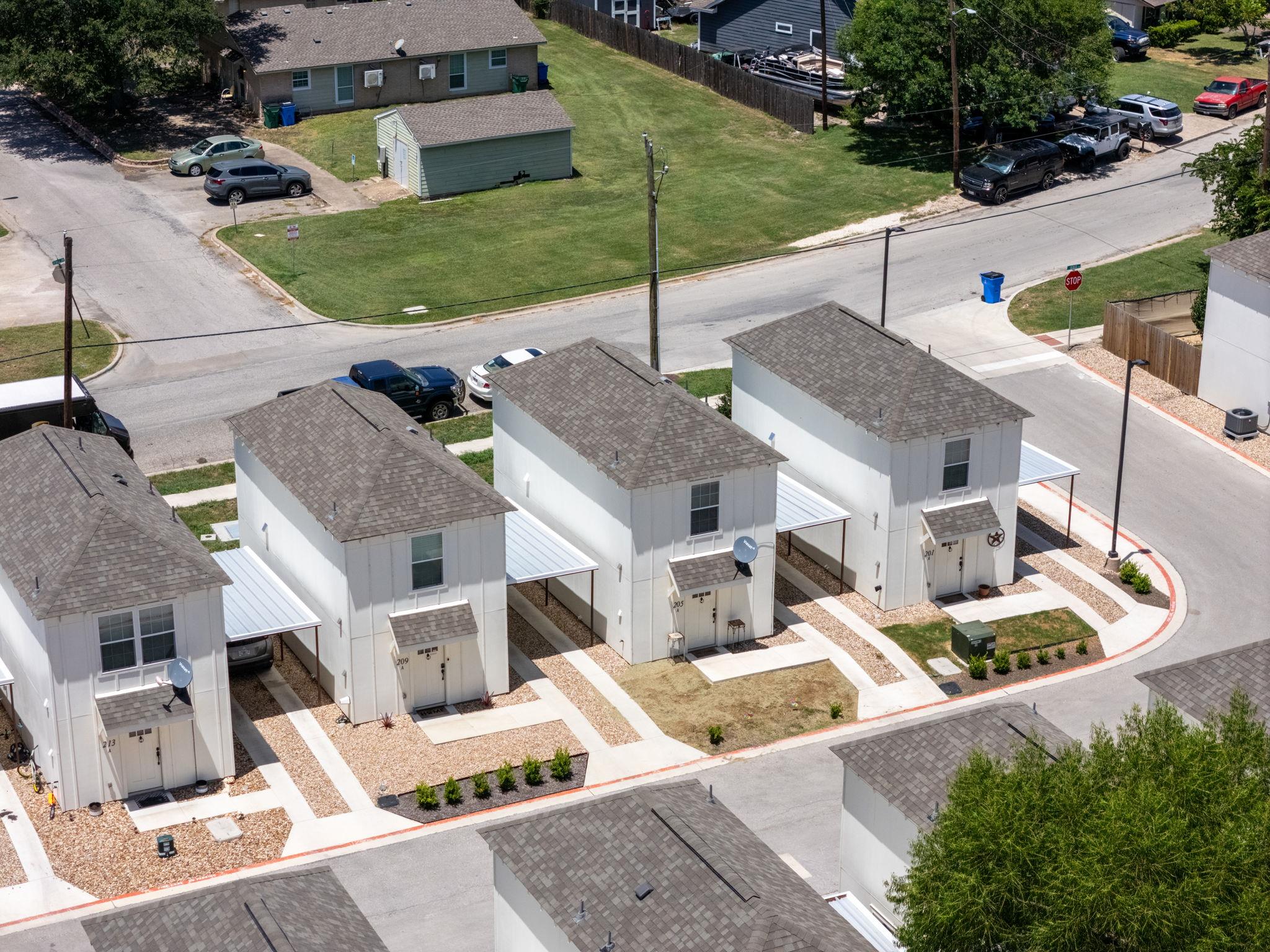 350 Debus DR #205 A, Taylor, TX 76574 photo 2