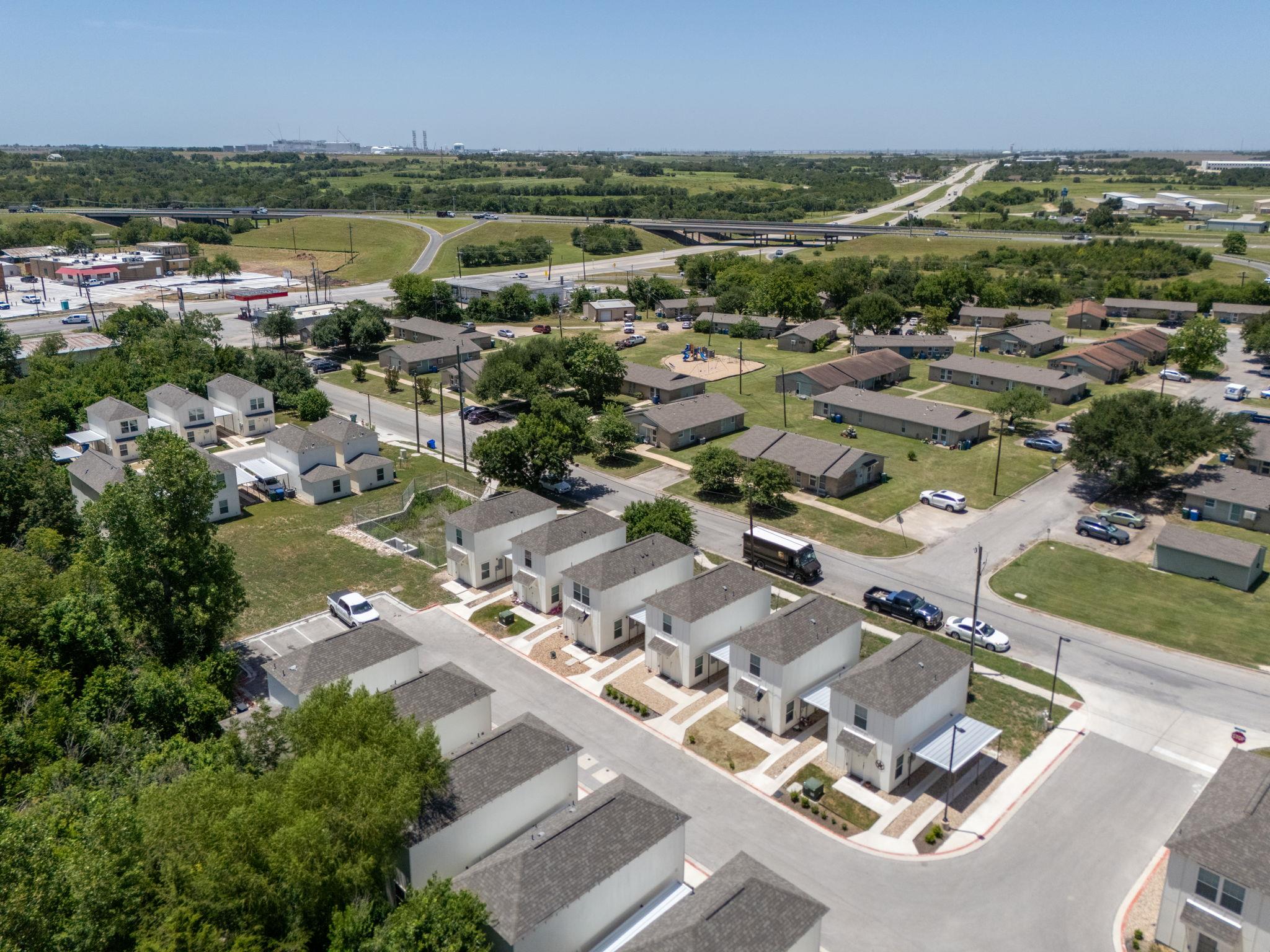 350 Debus DR #205 A, Taylor, TX 76574 photo 3
