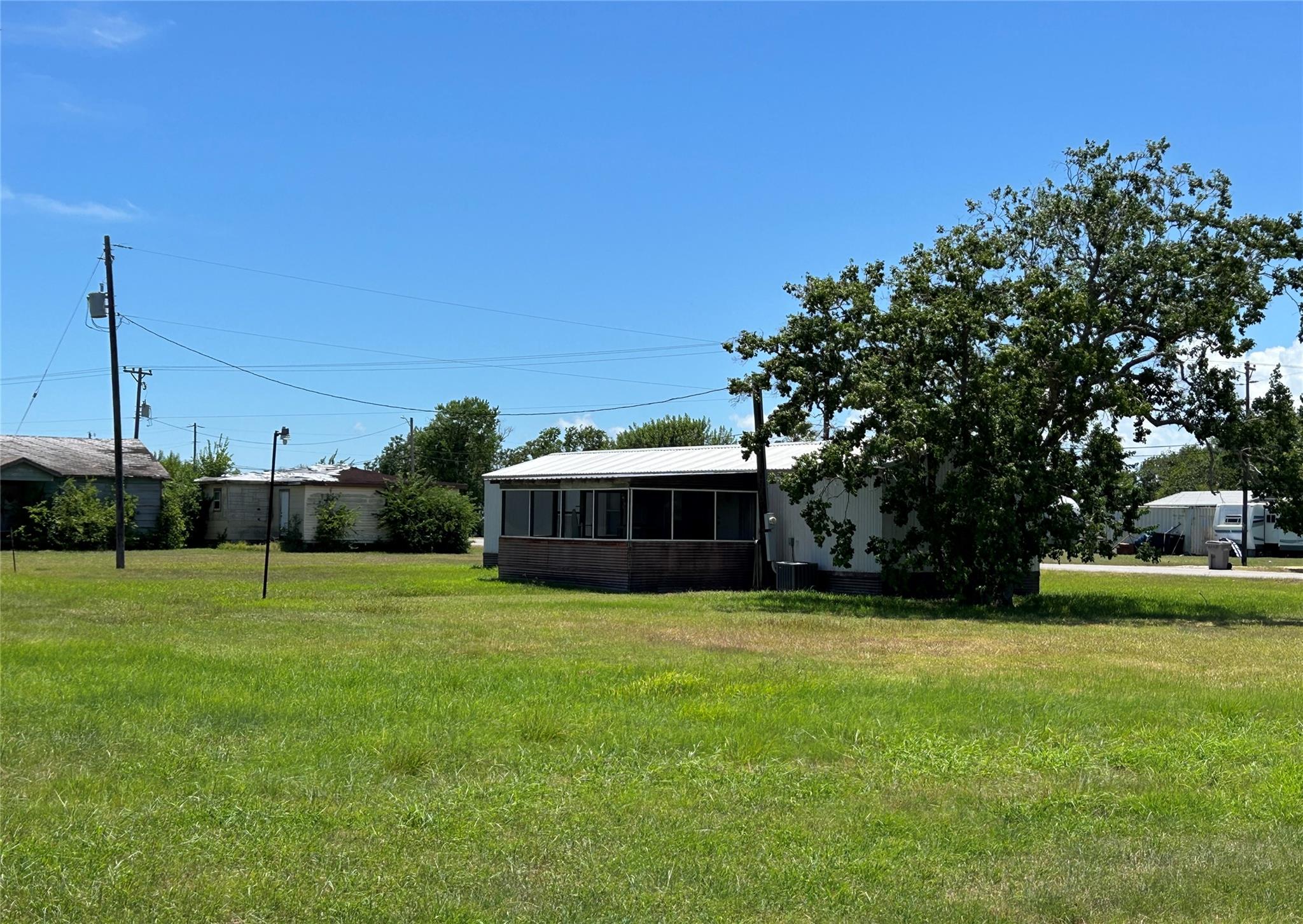 204 4th ST, Seadrift, TX 77983 photo 2