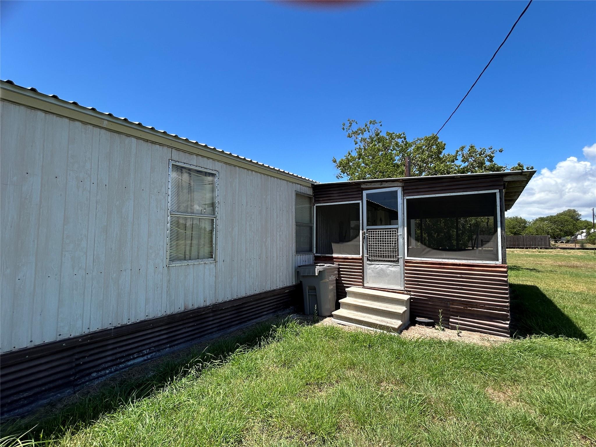 204 4th ST, Seadrift, TX 77983 photo 3