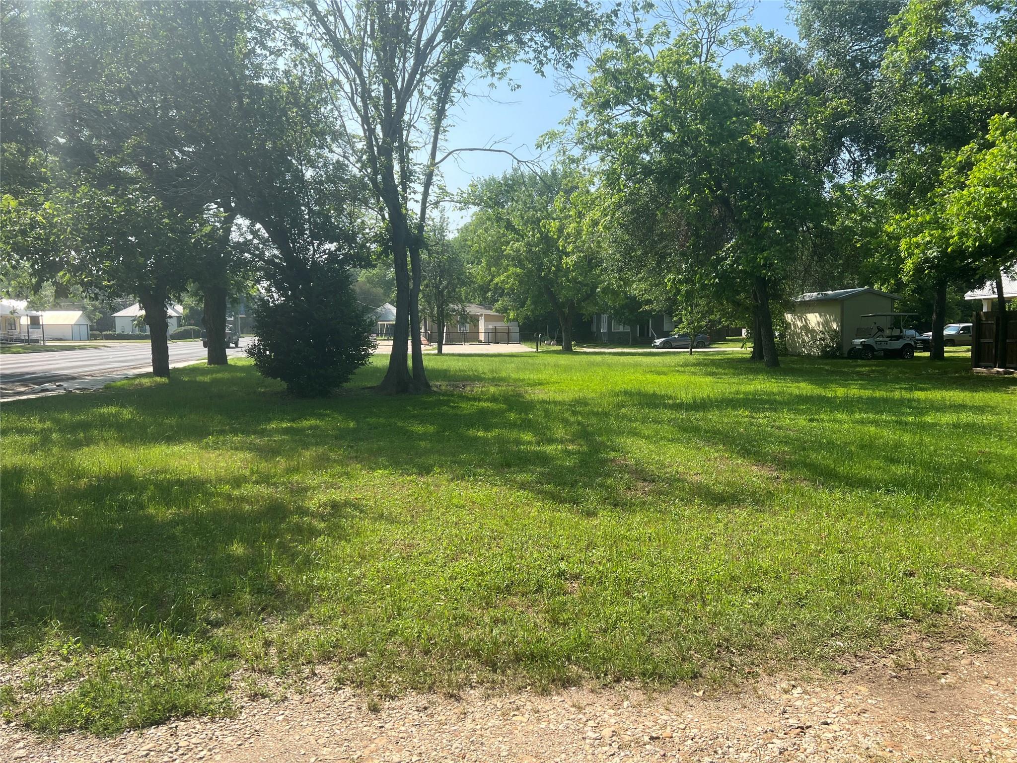 300 Turney ST, Smithville, TX 78957 photo 3