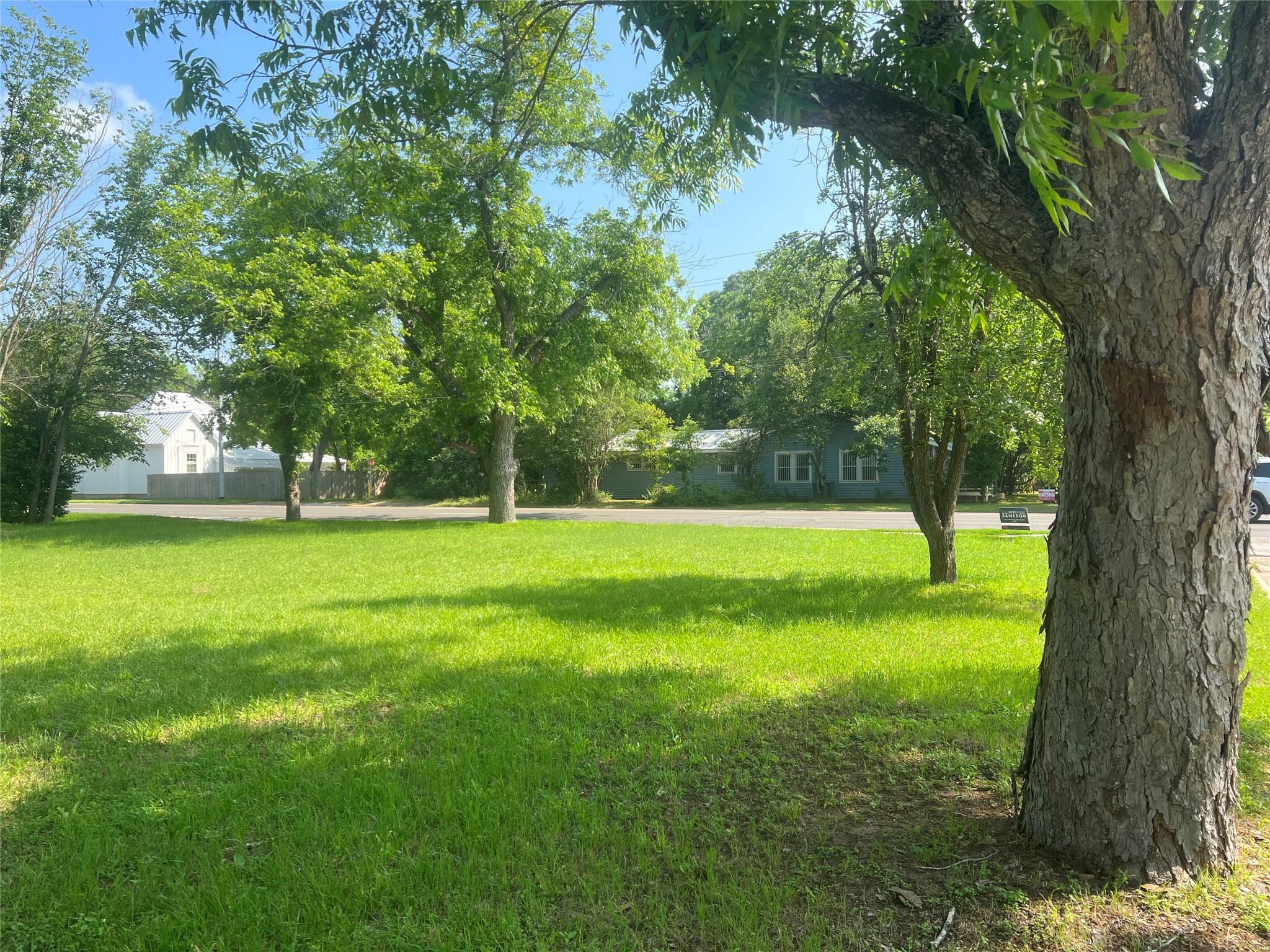 300 Turney ST, Smithville, TX 78957 photo 5